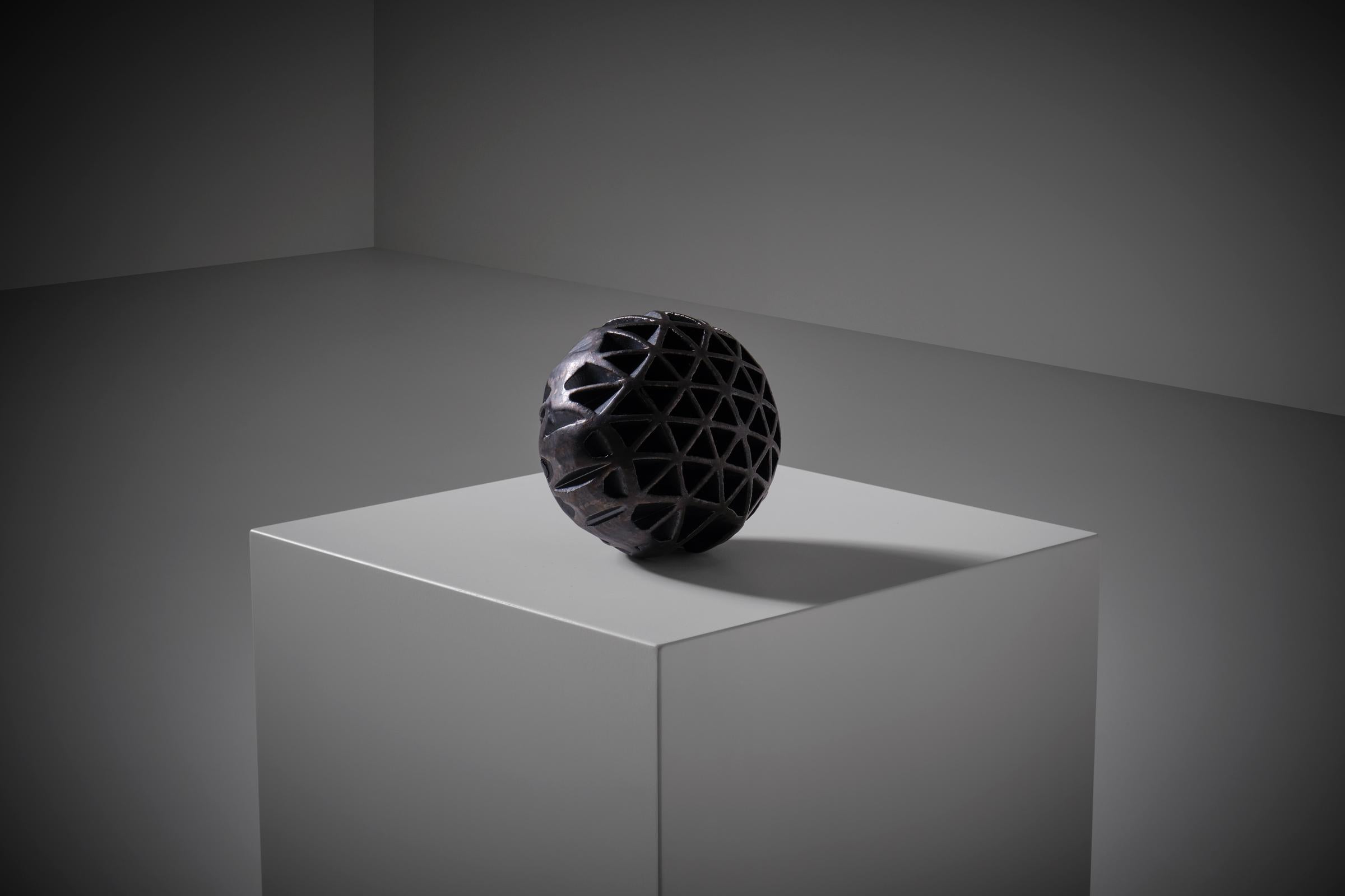 Exceptional anthracite metallic enameled sphere sculpture by Alessio Tasca, Italy, circa 1968. Interesting extruded sphere shape with a beautiful and exceptional metallic anthracite and copper colored enamel finish which gives the idea of metal. The
