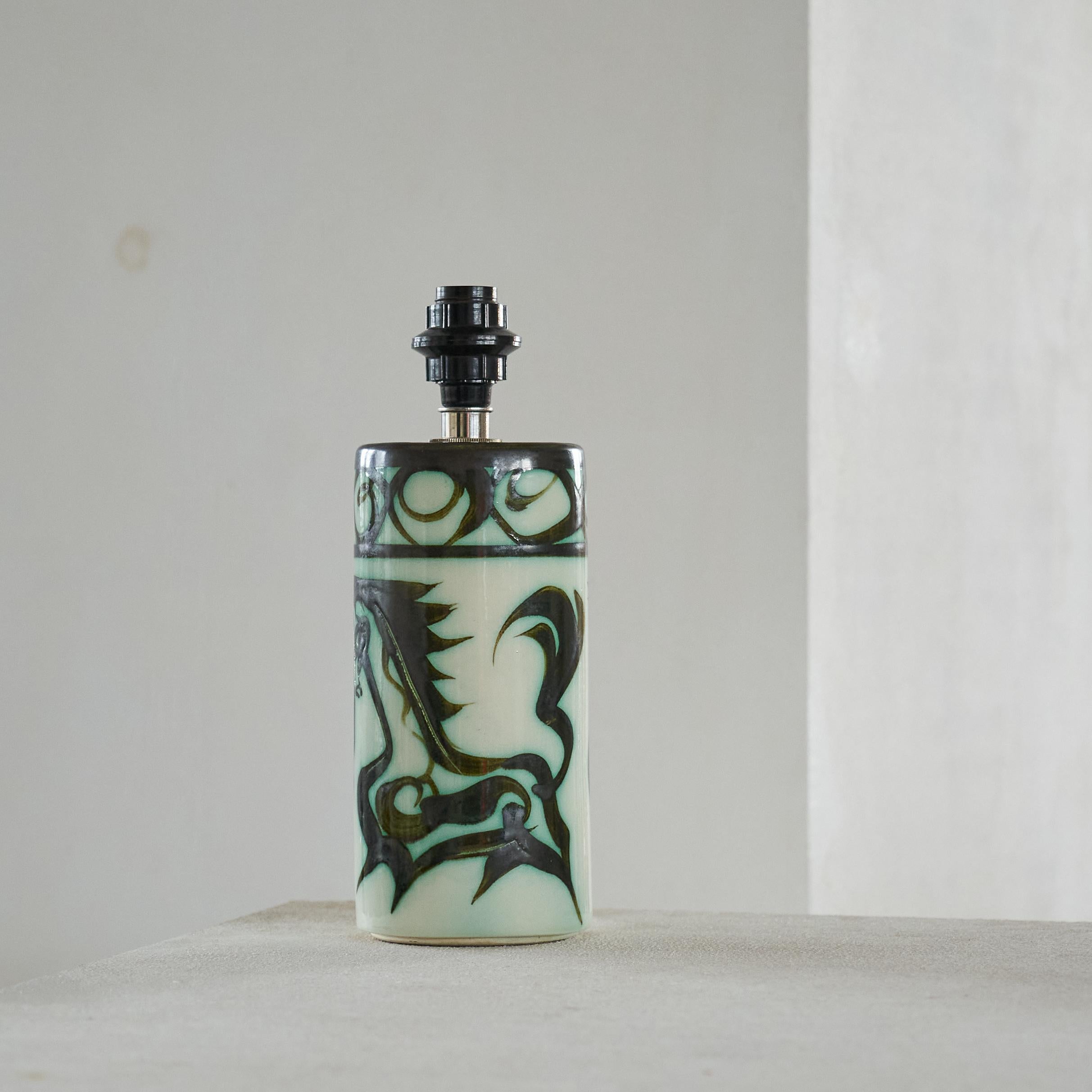 Alessio Tasca Glazed Studio Pottery Table Lamp, Italy, 1960s.

This is a wonderful and unusual table lamp by sculptor Alessio Tasca. 

Very nicely glazed with great colors and a modernist semi-abstract equestrian theme. Great as an accent table lamp