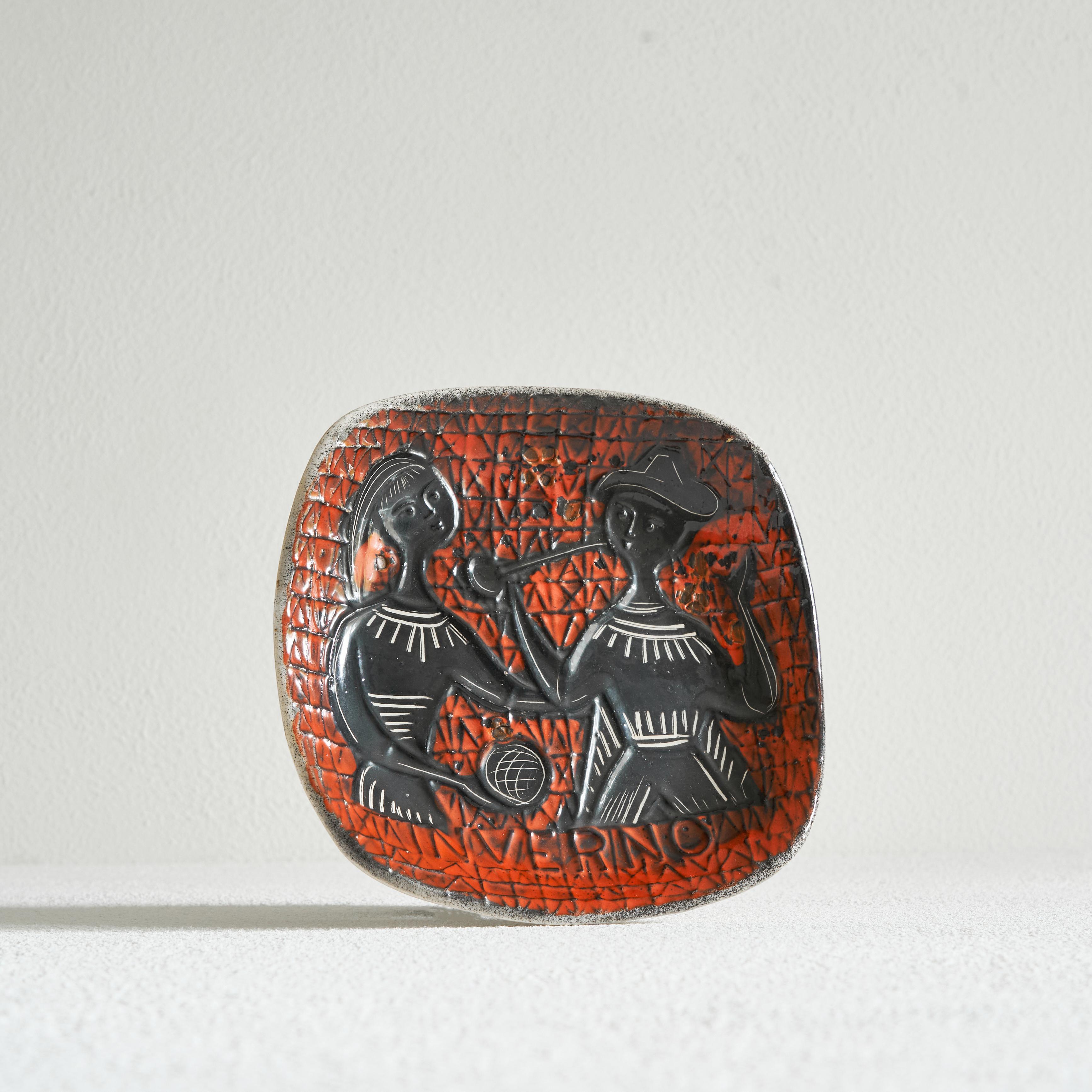 Alessio Tasca 'Inverno' Decorative Plate, Italy, 1950s.

Wonderful and playful early work of artist Alessio Tasca from Italy. Famous for his plastic and very distinct sculptures and pottery works, this plate is one of his earlier works showing the