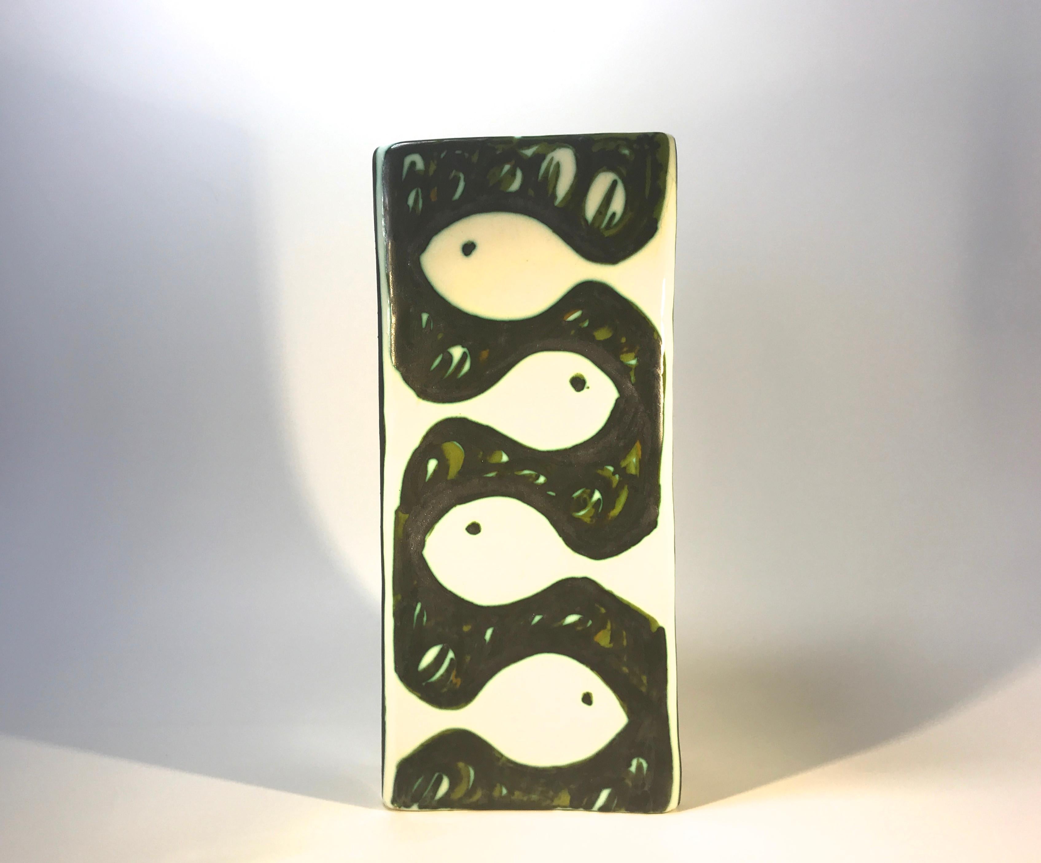 Italian Alessio Tasca Signed, 1960s Tall Green White Double Sided Ceramic Fish Vase  For Sale