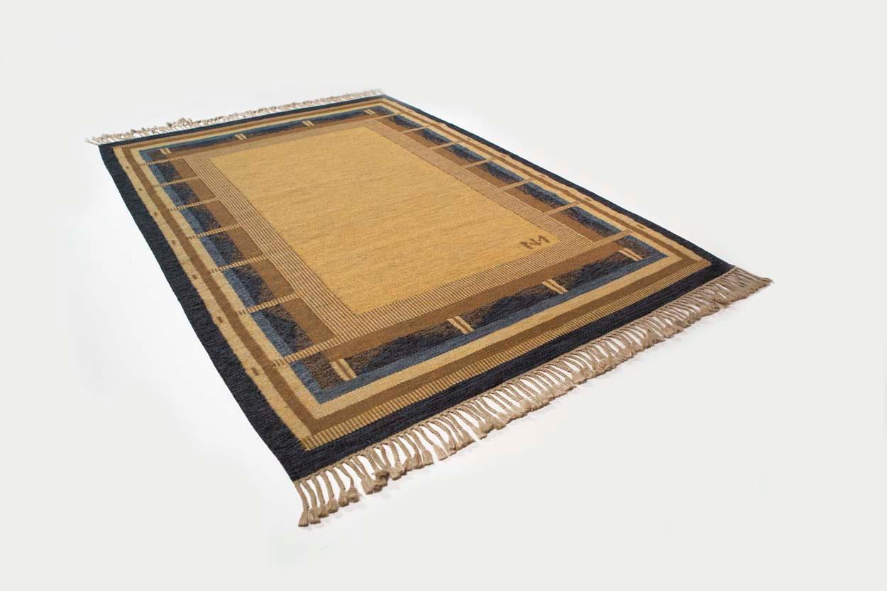 Alestalon Mattokutomo, Golden and Blue Finnish Flat-Weave Rug, Finland, 1950s In Good Condition For Sale In Los Angeles, CA