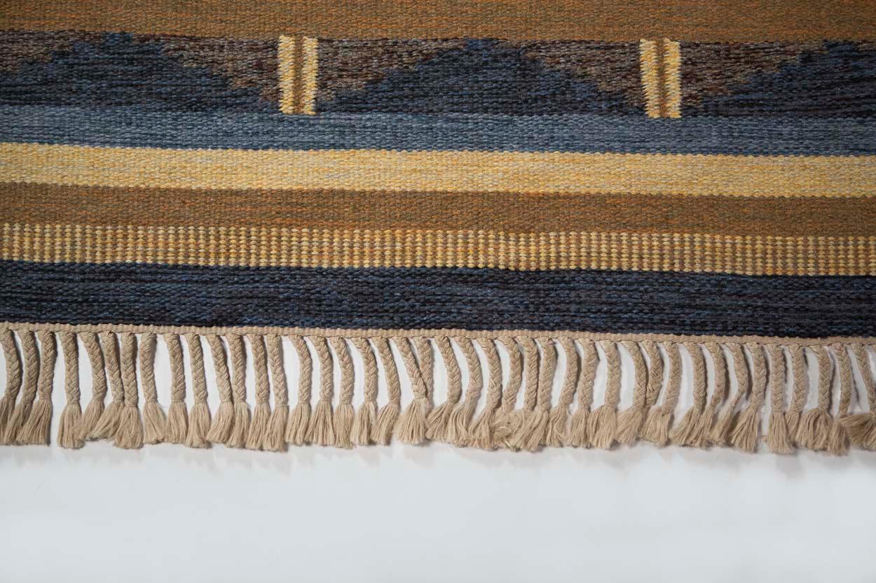 Alestalon Mattokutomo, Golden and Blue Finnish Flat-Weave Rug, Finland, 1950s For Sale 1