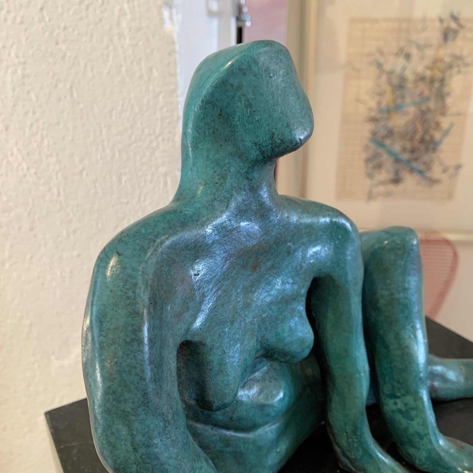 Türkisfarbene Frau  (Gold), Nude Sculpture, von Aleta Aaron