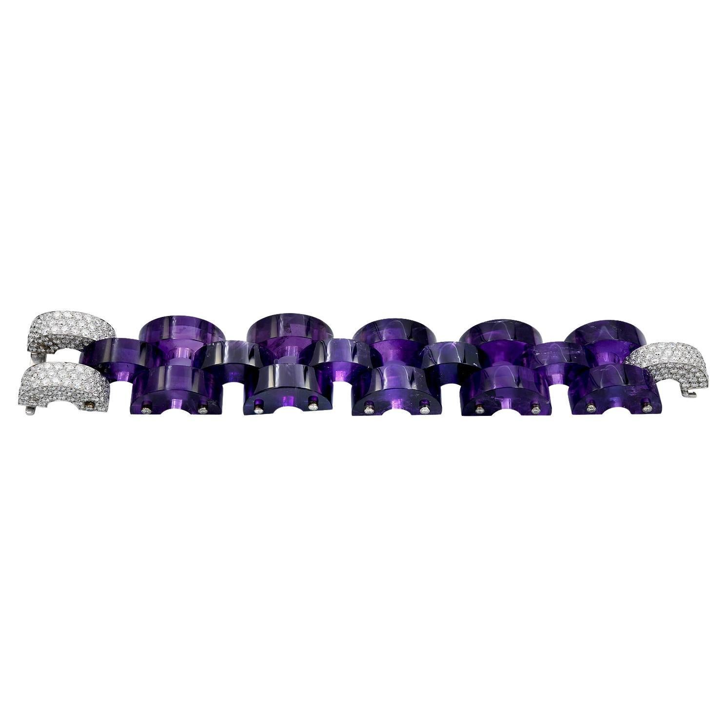 This high quality, substantial bracelet is composed of 15 amethyst flexible links, attached to one another on 18 karat white gold bars. The clasp is accented by 291 round brilliant-cut diamonds, weighing a total of 17.90 carats. Diamonds are D to F