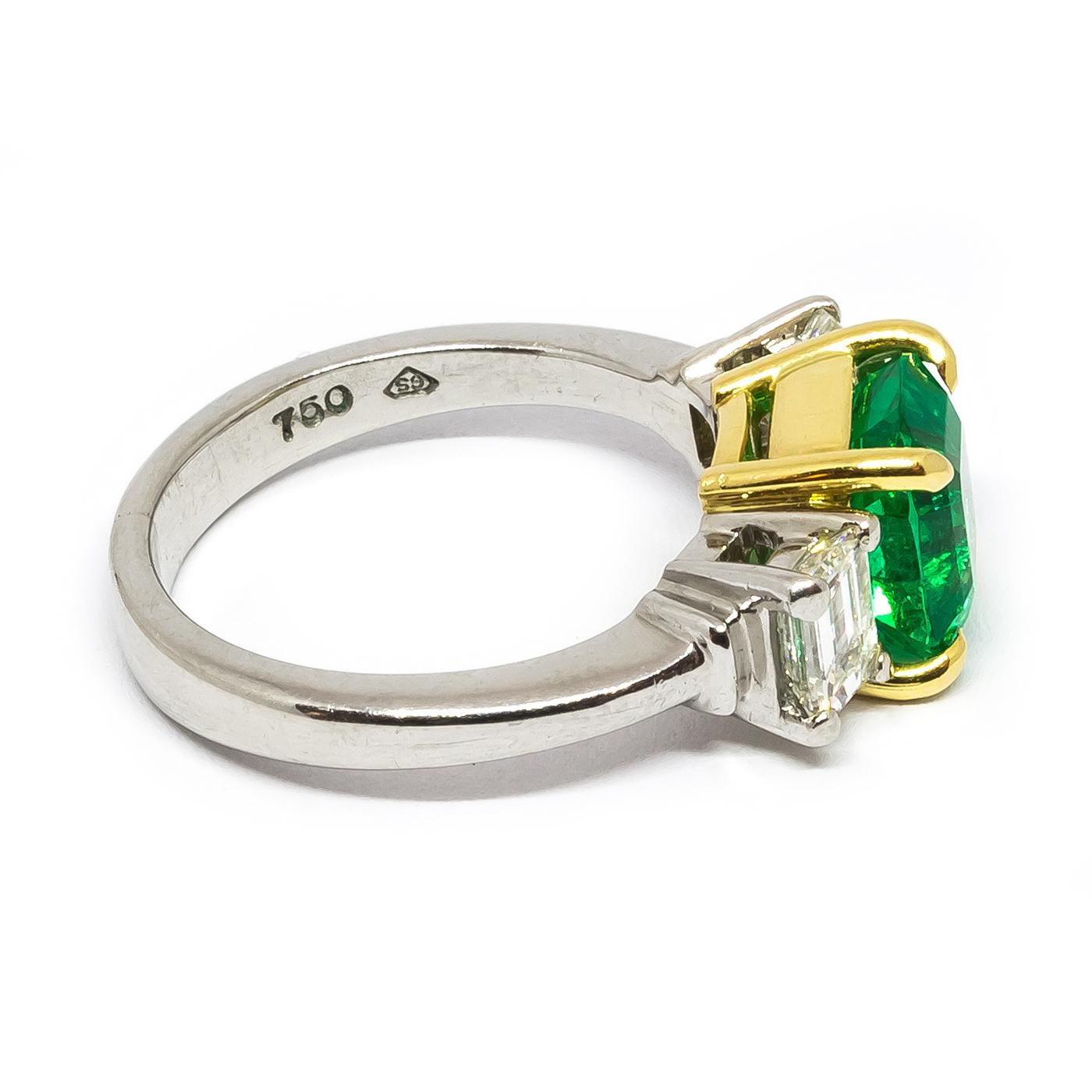 Aletto Brothers Colombian Emerald, Diamond, Platinum and Gold Ring, Circa 2000 In Excellent Condition For Sale In London, GB