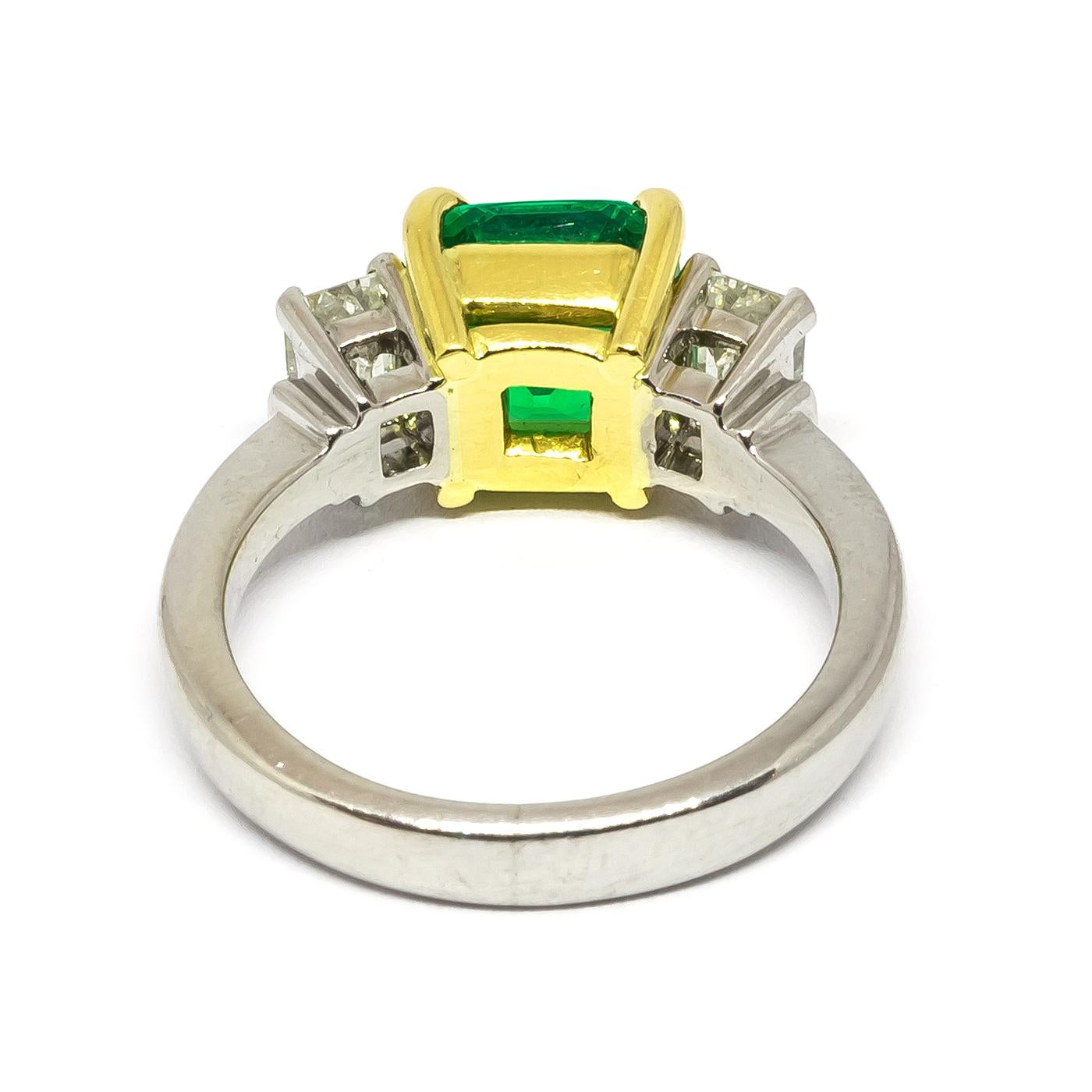 Aletto Brothers Colombian Emerald, Diamond, Platinum and Gold Ring, Circa 2000 For Sale 1