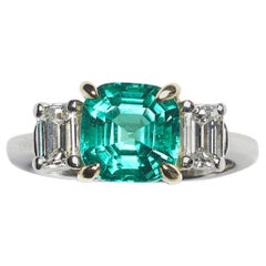 Aletto Brothers Colombian Emerald, Diamond, Platinum and Gold Ring, Circa 2000