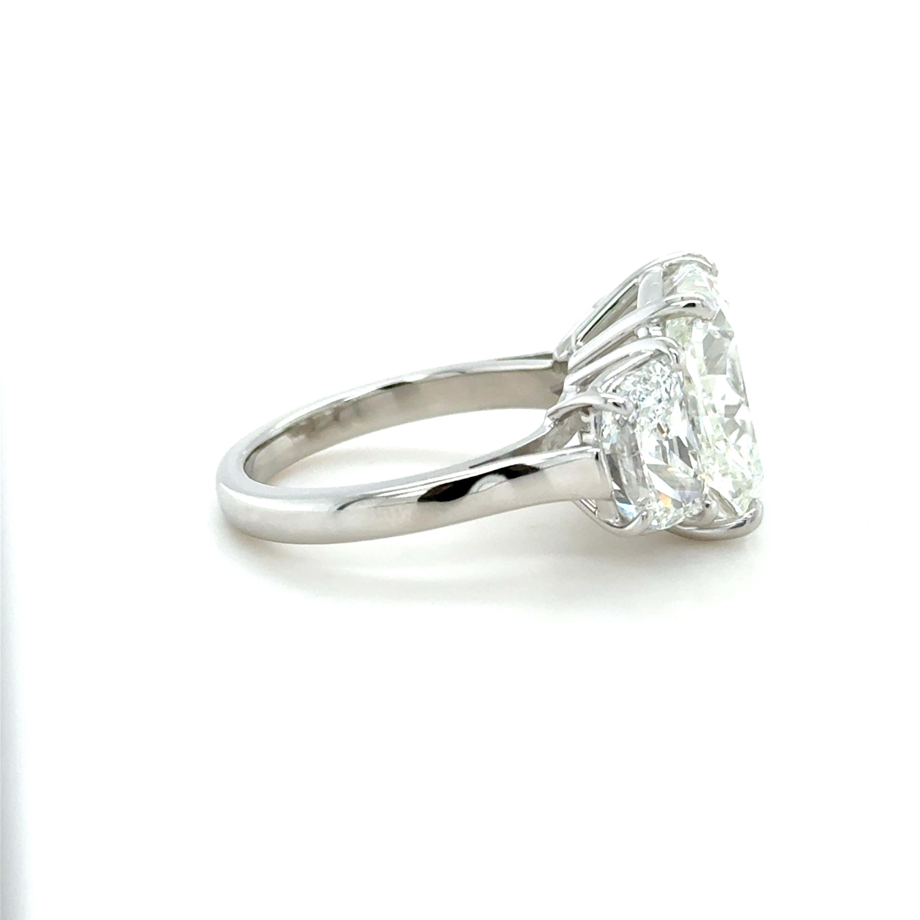 Taglio cuscino Aletto Brothers, Anello di fidanzamento a tre pietre con diamante GIA da 12,45 carati in vendita