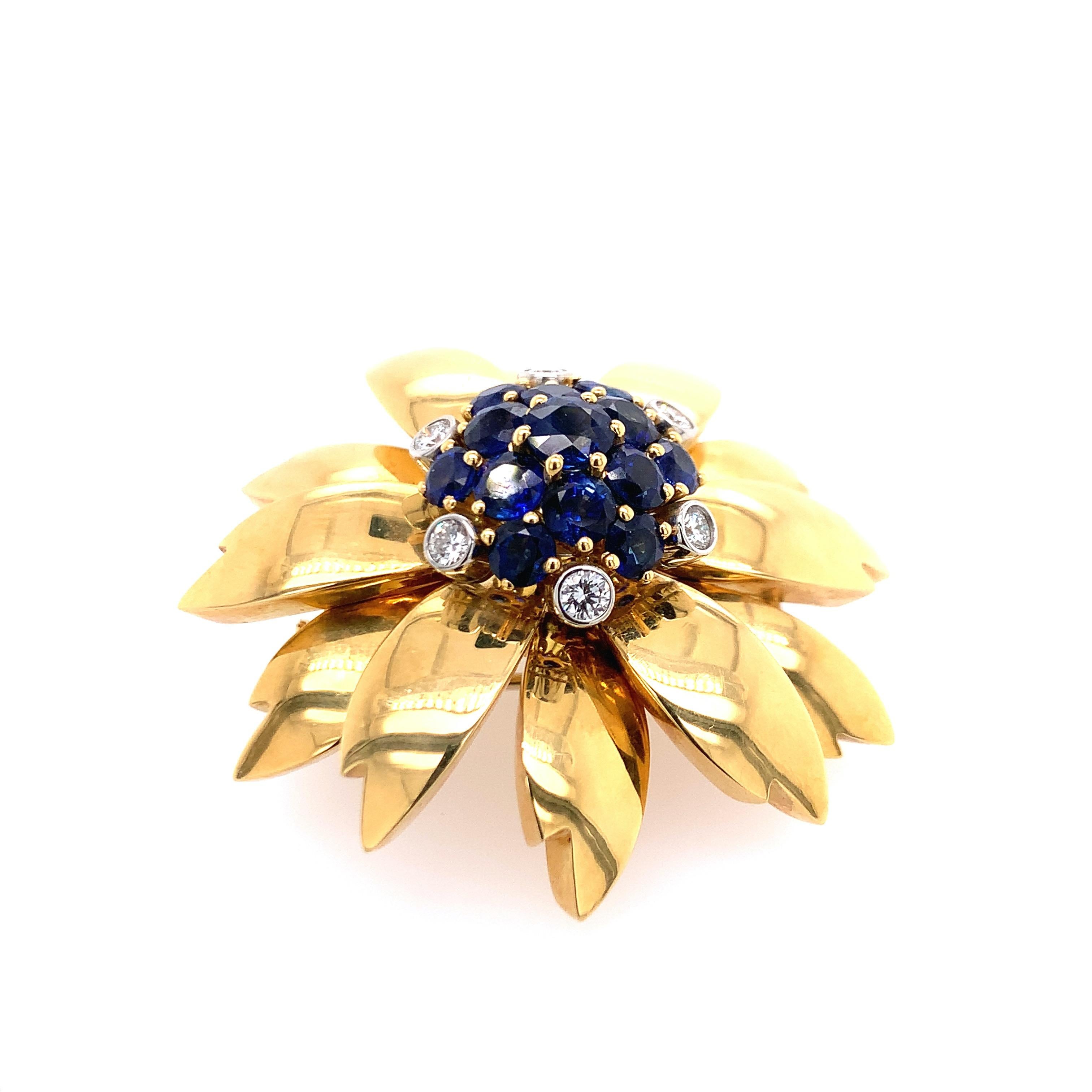 Contemporary Aletto Brothers Gold, Platinum, Sapphire and Diamond Flower Clip-Brooch For Sale