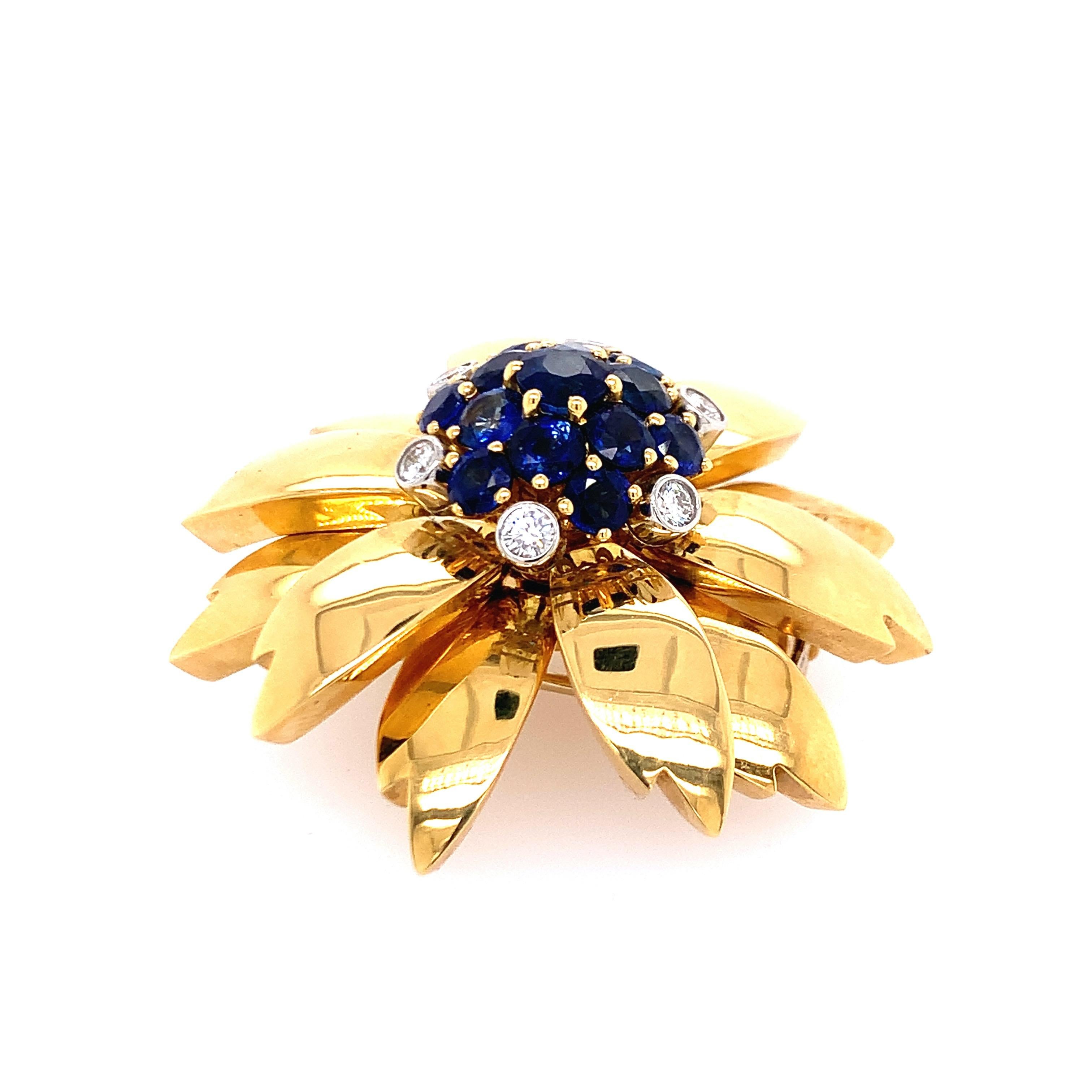 Aletto Brothers Gold, Platinum, Sapphire and Diamond Flower Clip-Brooch In Excellent Condition For Sale In New York, NY