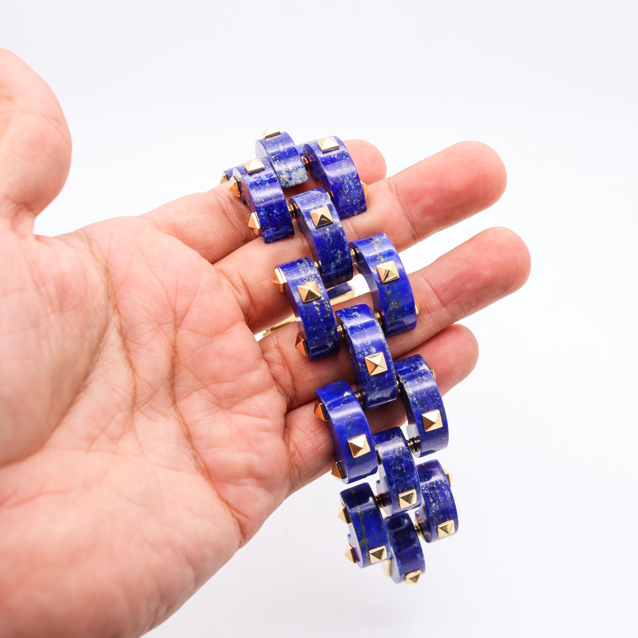 Aletto Brothers Sculptural Bracelet in 18kt Yellow Gold with Carved Lapis Lazuli For Sale 2
