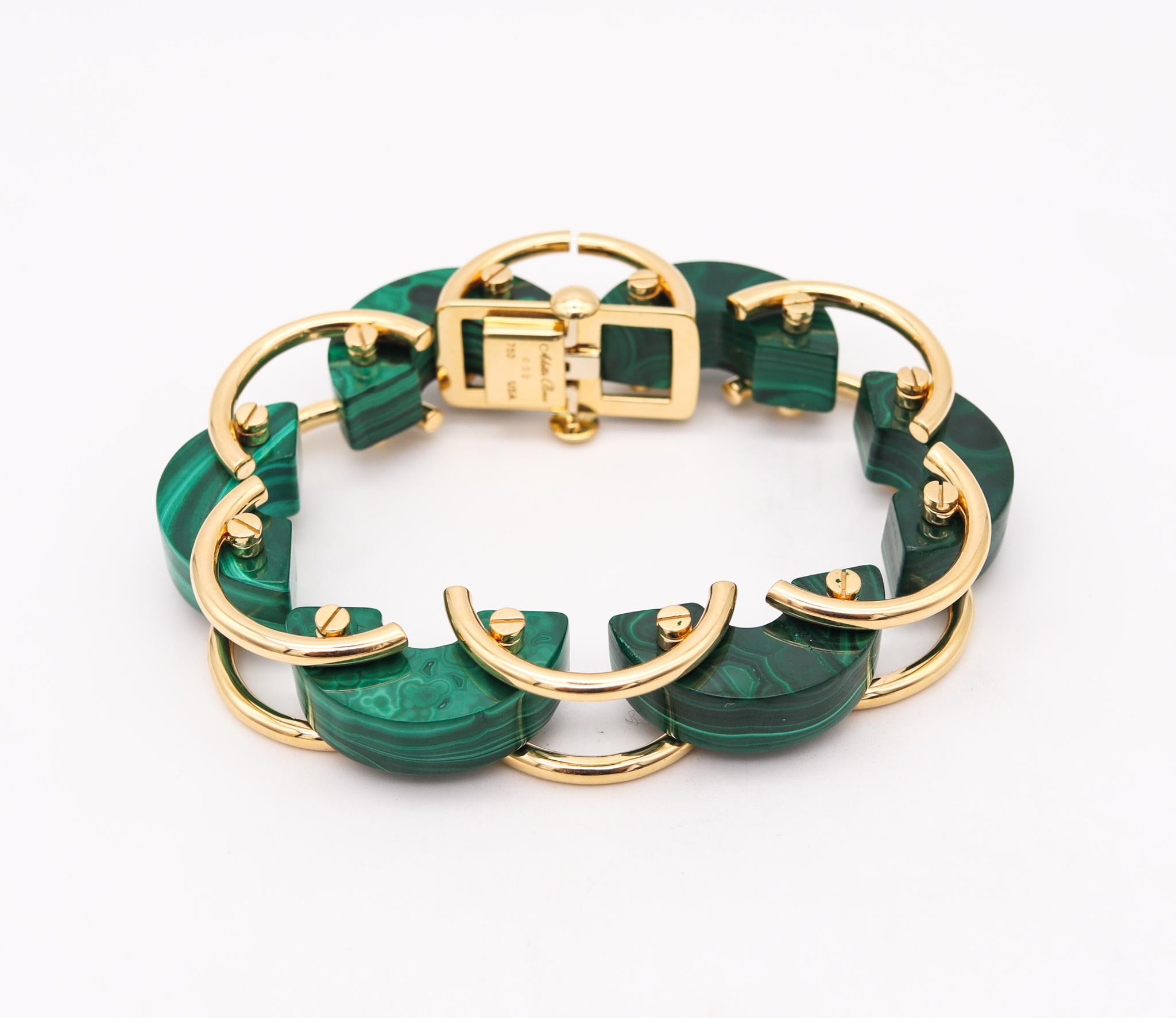 Aletto Brothers Sculptural Bracelet in 18Kt Yellow Gold with Carved Malachite In New Condition For Sale In Miami, FL