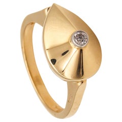 Stapelbarer mittelgroßer birnenförmiger Ring aus 18 Karat Gelbgold mit Diamanten von Aletto Brothers
