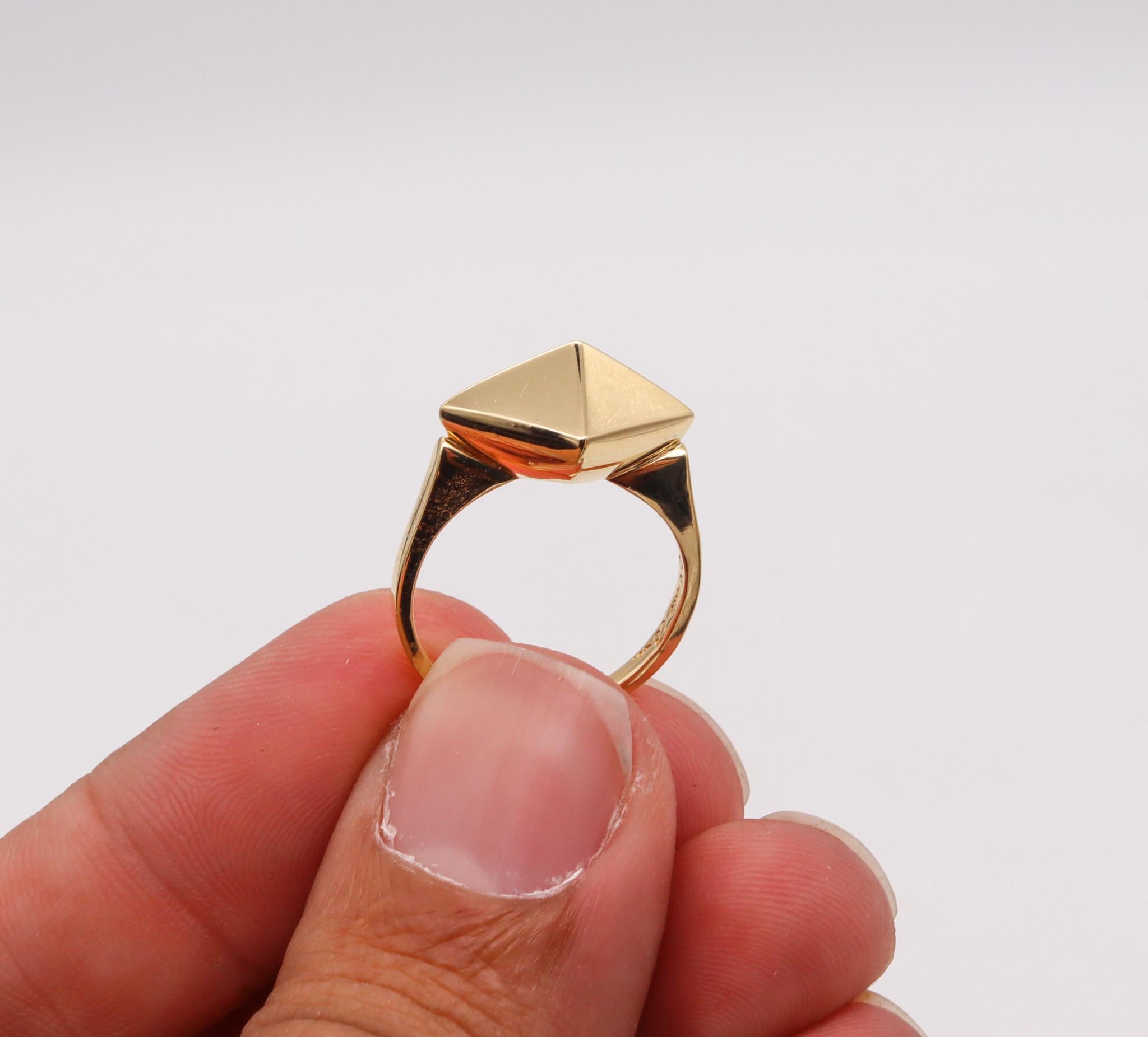 Aletto Brothers Stackable Medium Rhomboid Geometric Ring in 18kt Yellow Gold In New Condition For Sale In Miami, FL