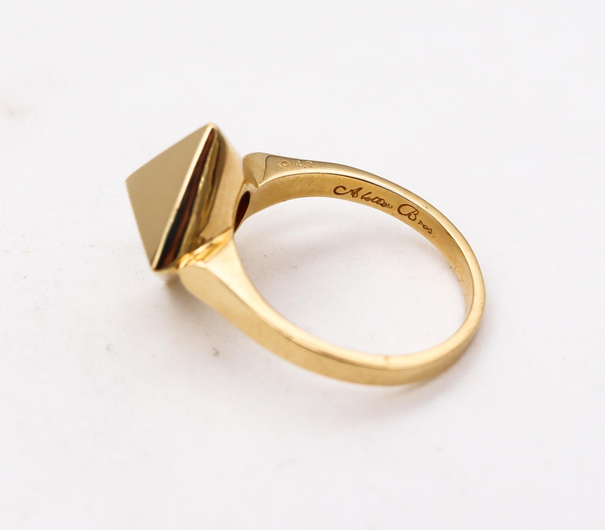 Aletto Brothers, petite bague empilable géométrique triangulaire en or jaune 18 carats Pour femmes en vente