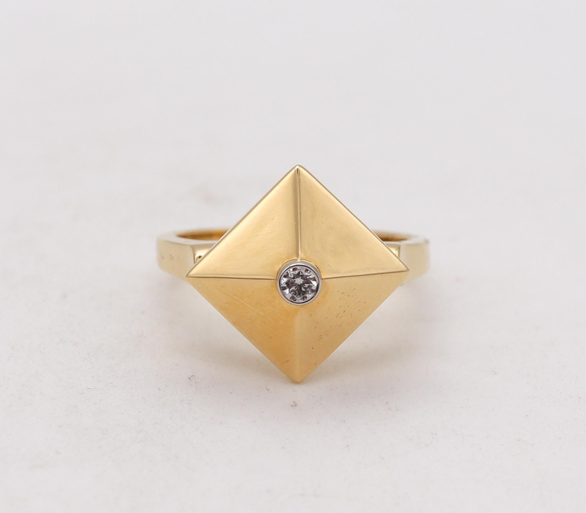 Moderne Aletto Brothers, petite bague empilable triangulaire en or jaune 18 carats avec diamants en vente