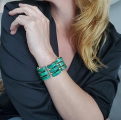 Dreireihiges Armband der Gebrüder Aletto aus 18 Karat Gelbgold mit geschnitztem Malachit