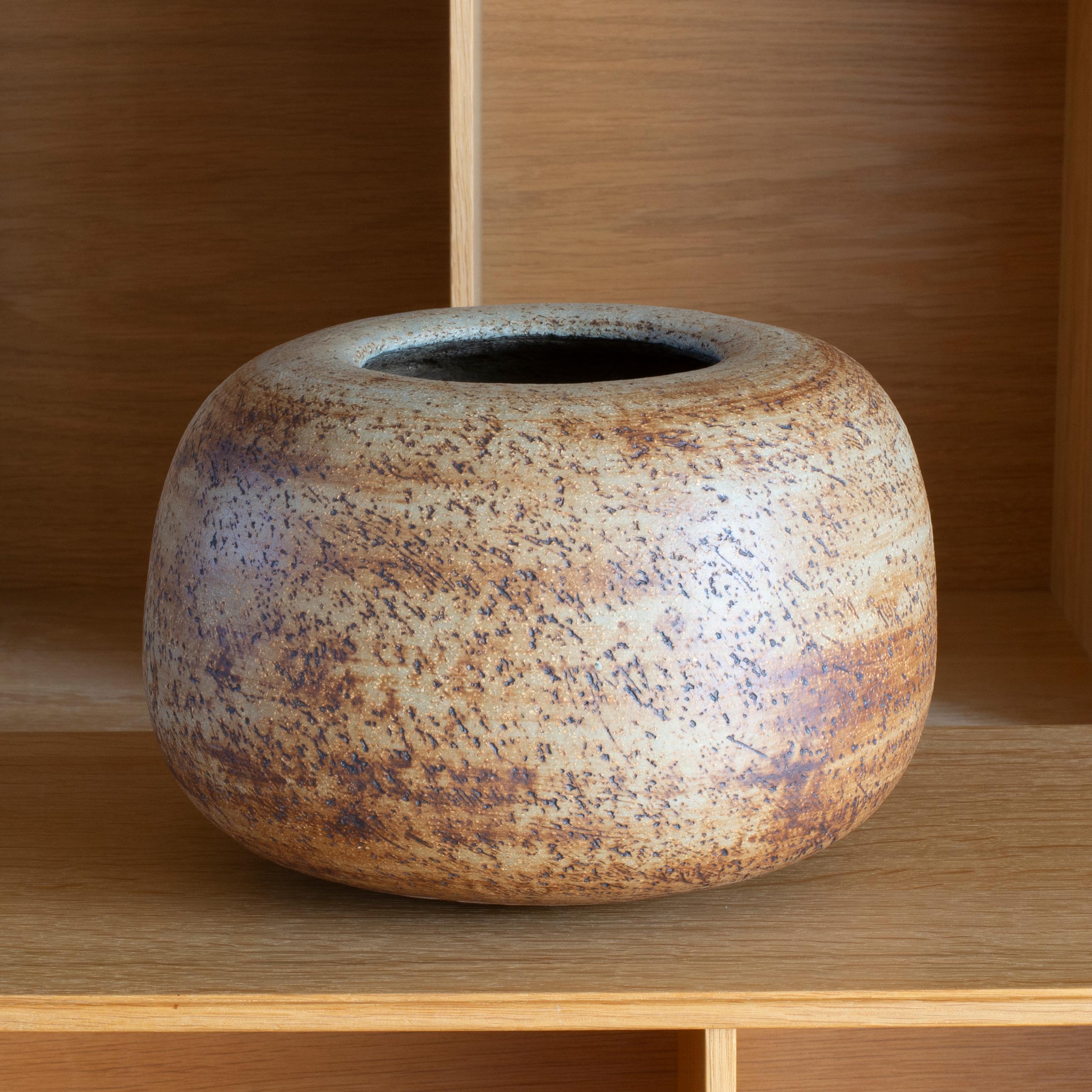 Vase unique en grès d'Alev Ebüzziya Siesbye pour Royal Copenhagen. Signé Alev. Royal Copenhagen.

Cet article est soumis à la redevance de l'artiste.