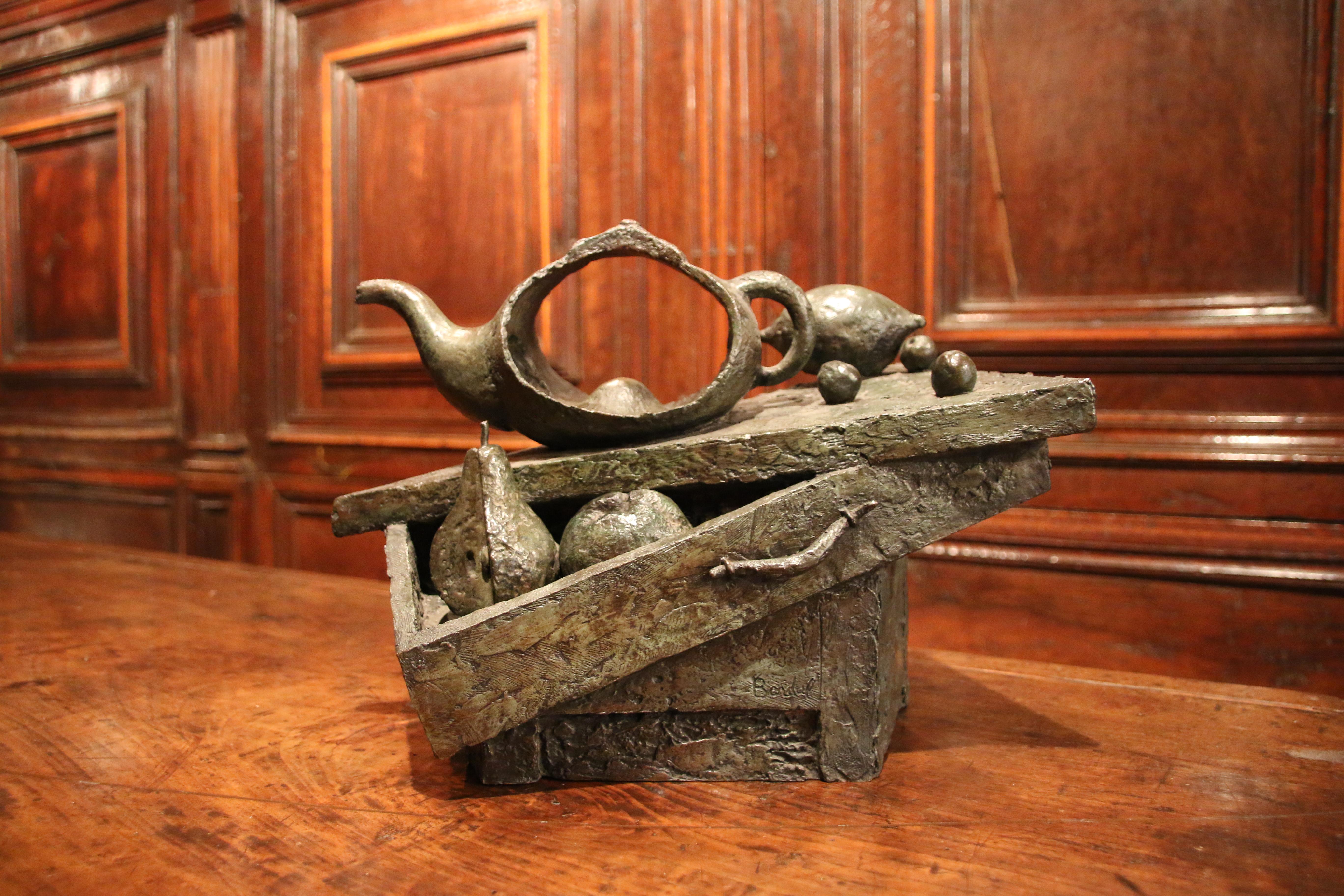 ALEX BERDAL (Perpignan, 1945)
Nature Morte or Ouverture, 1980

Bronze with green patination

Signed at the front. 
Numbered 6/8 on the reverse
Foundry mark « Fonderie de la Plaine »

Measures: Height : 26 cm
Width : 36 cm
Depth : 12