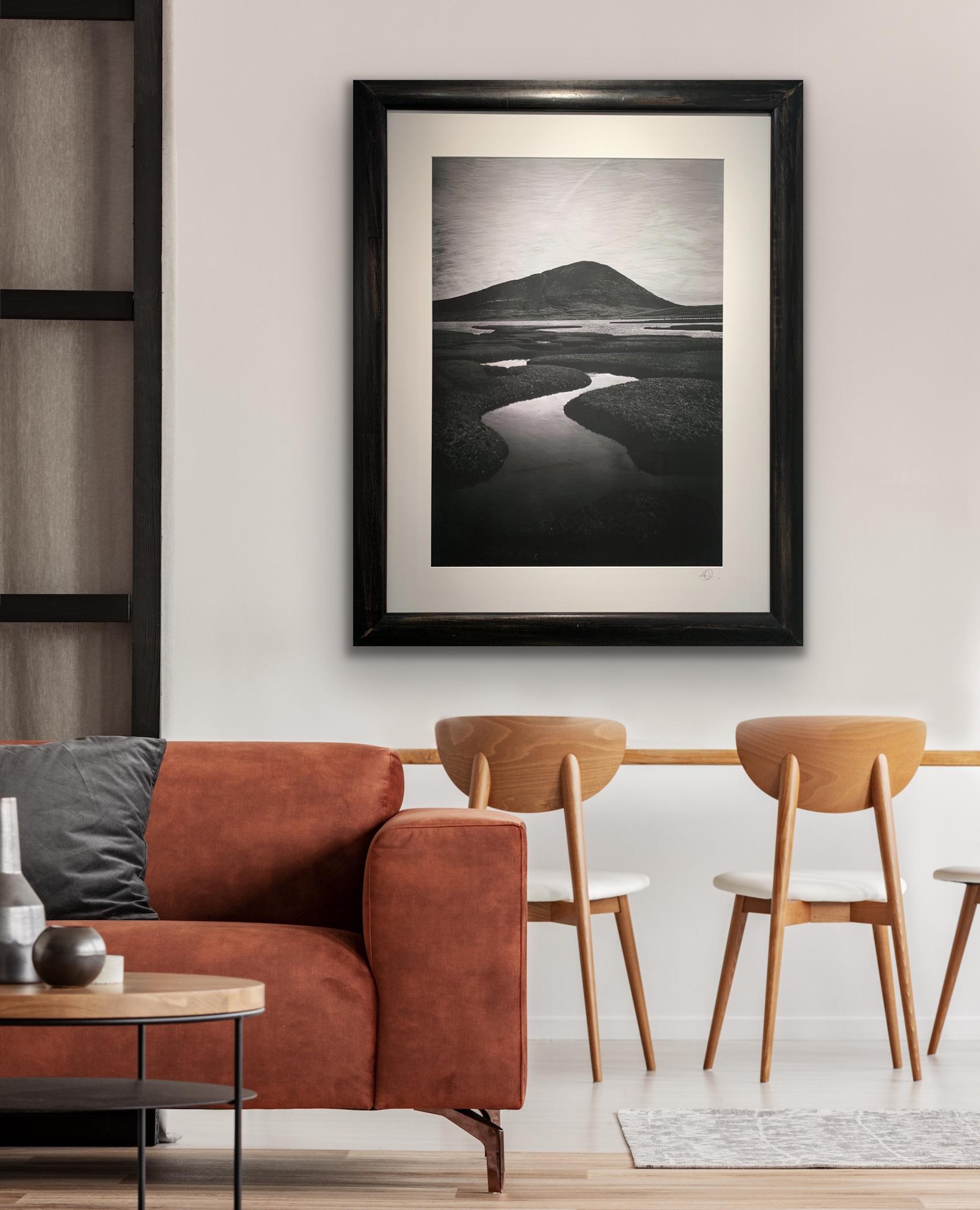 Impression de paysage en noir et blanc de l'île de Harris, dans l'Écosse des Hebrides en vente 14