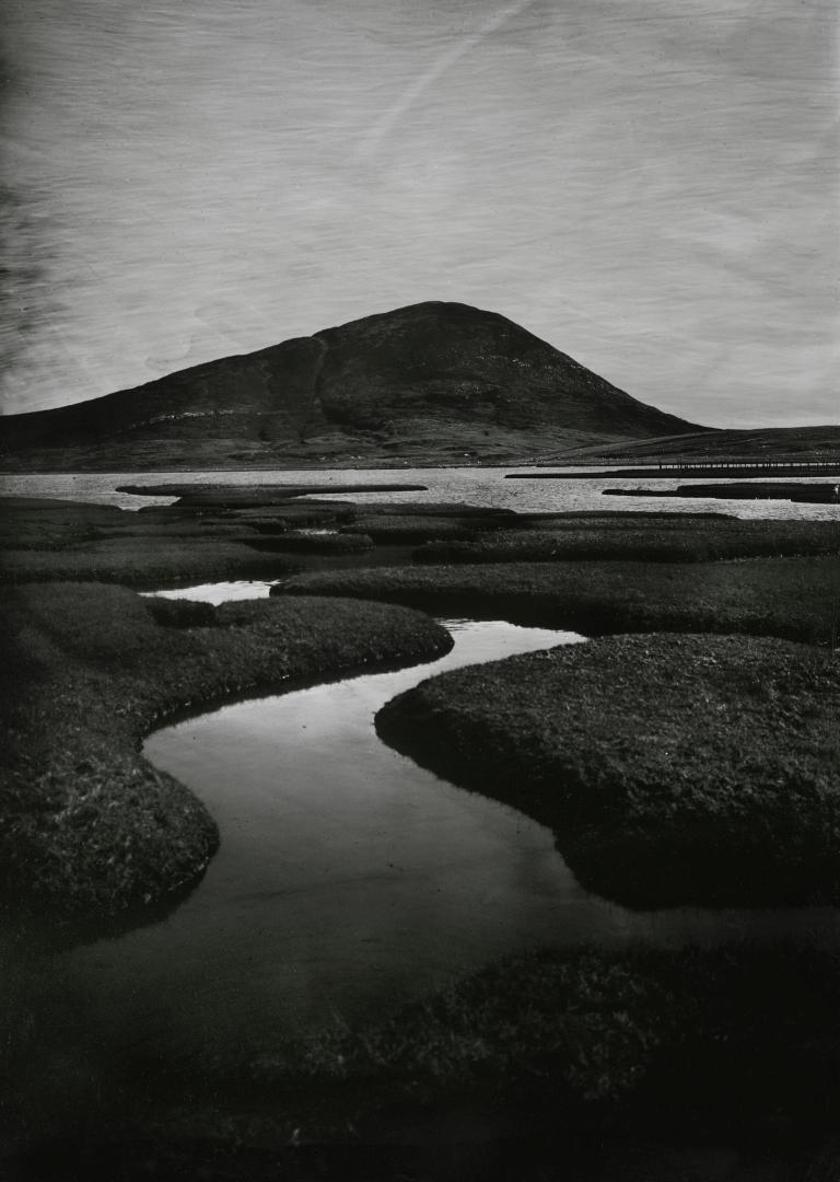 Schwarz-Weiß-Landschaftsdruck der Isle of Harris in den Hebriden, Schottland im Angebot 3