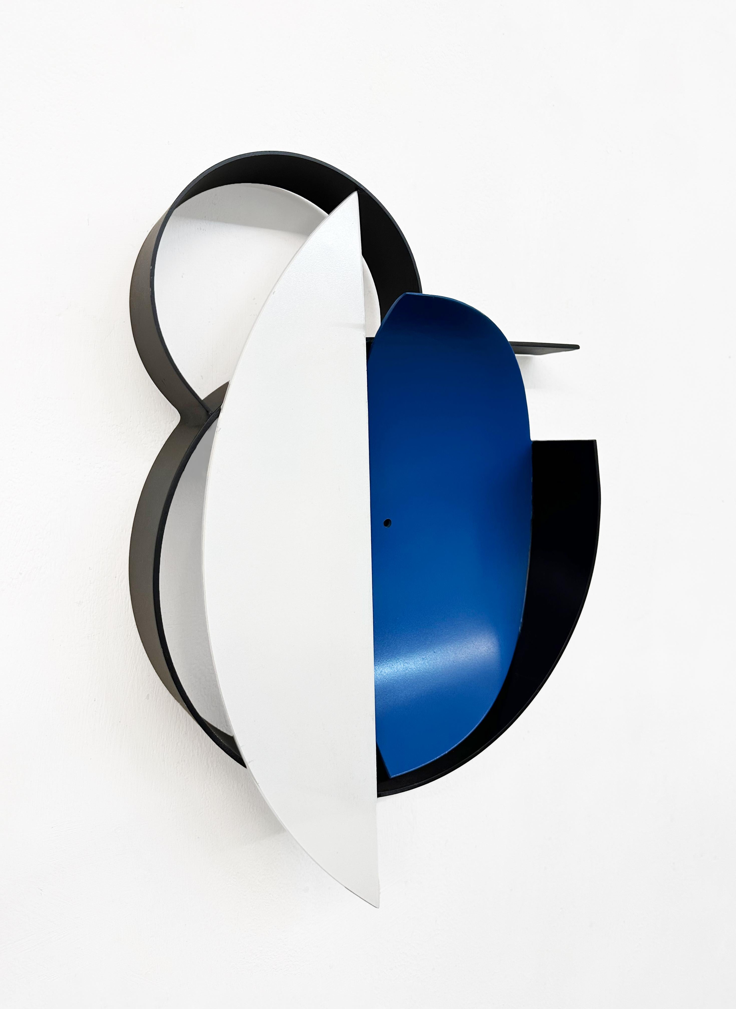 Alex Corno Abstract Sculpture - Blanc bleu relief 