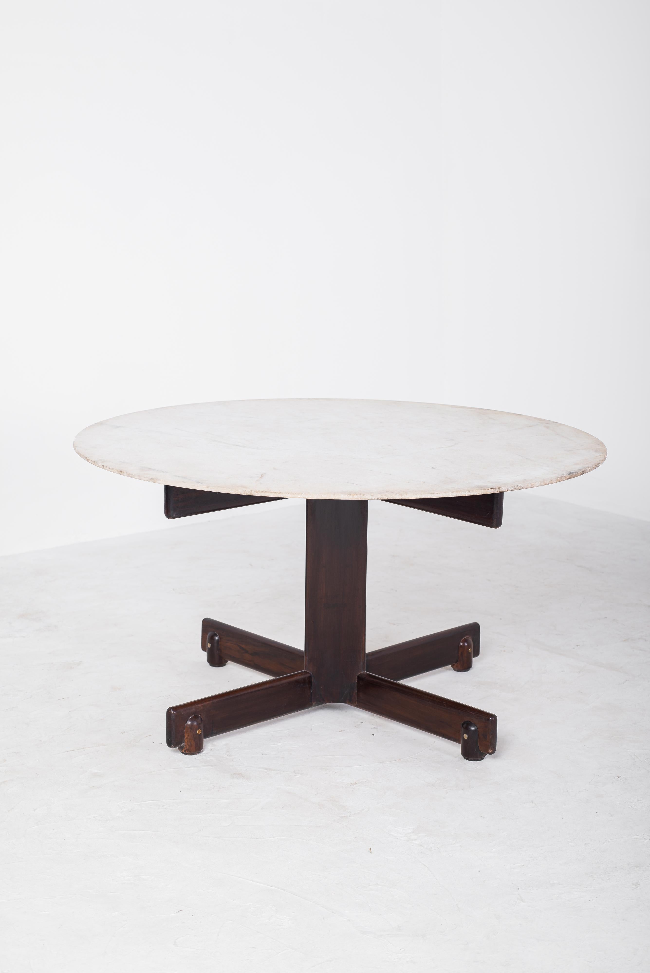20ième siècle Sérgio Rodrigues, Table à manger Alex en vente