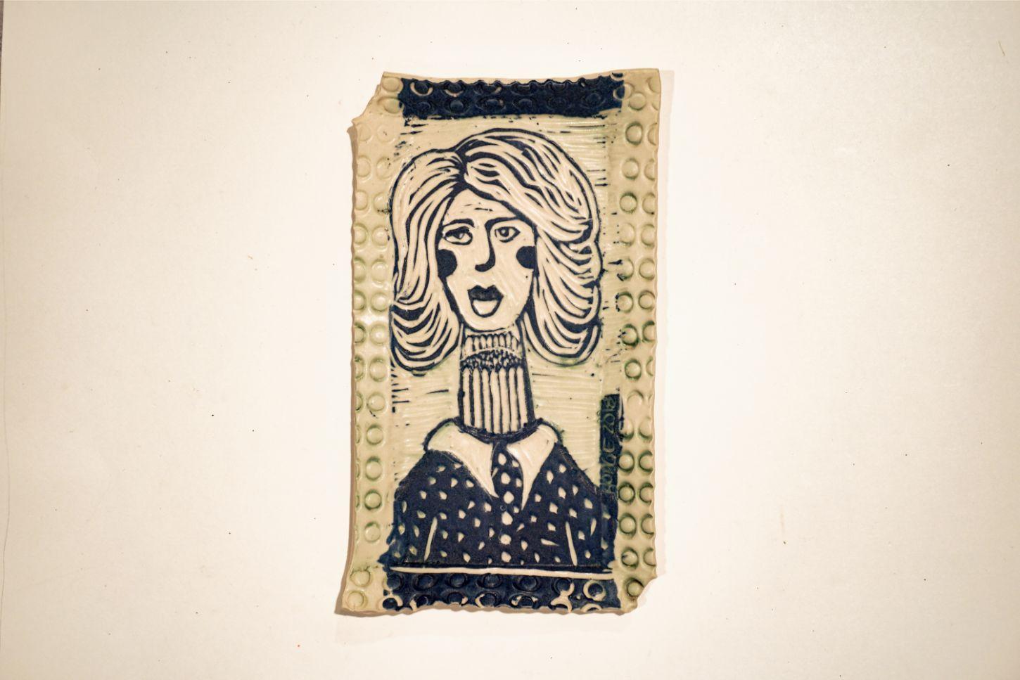 Les portraits, chargés d'images symboliques, regardent le spectateur avec une variété d'intensités et d'émotions. En d'autres termes, chaque femme a une histoire, qui n'est peut-être pas directement évidente ; cependant, l'utilisation d'images et