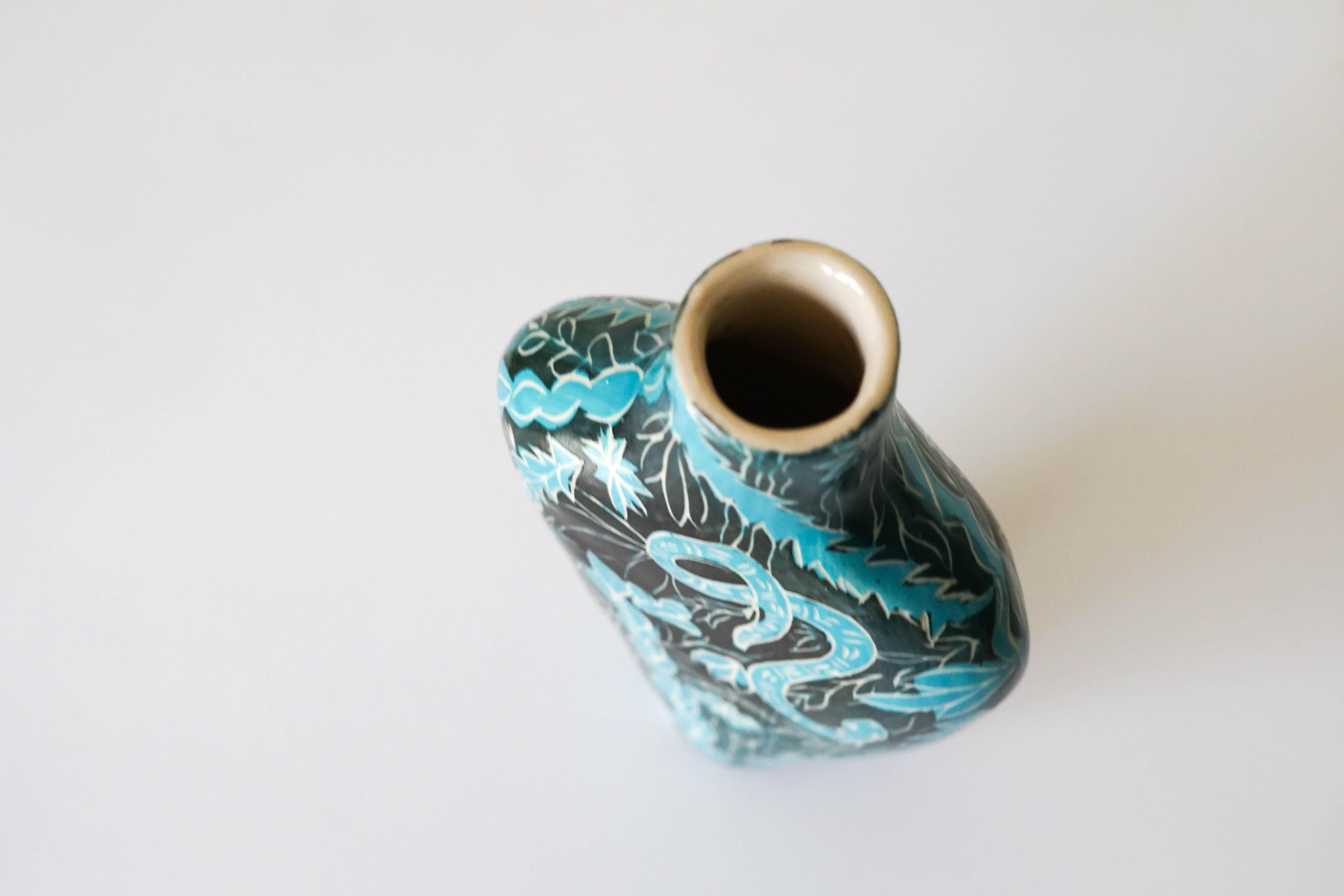 Charming Snakes,  Ceramic Vase sculpture For Sale 6