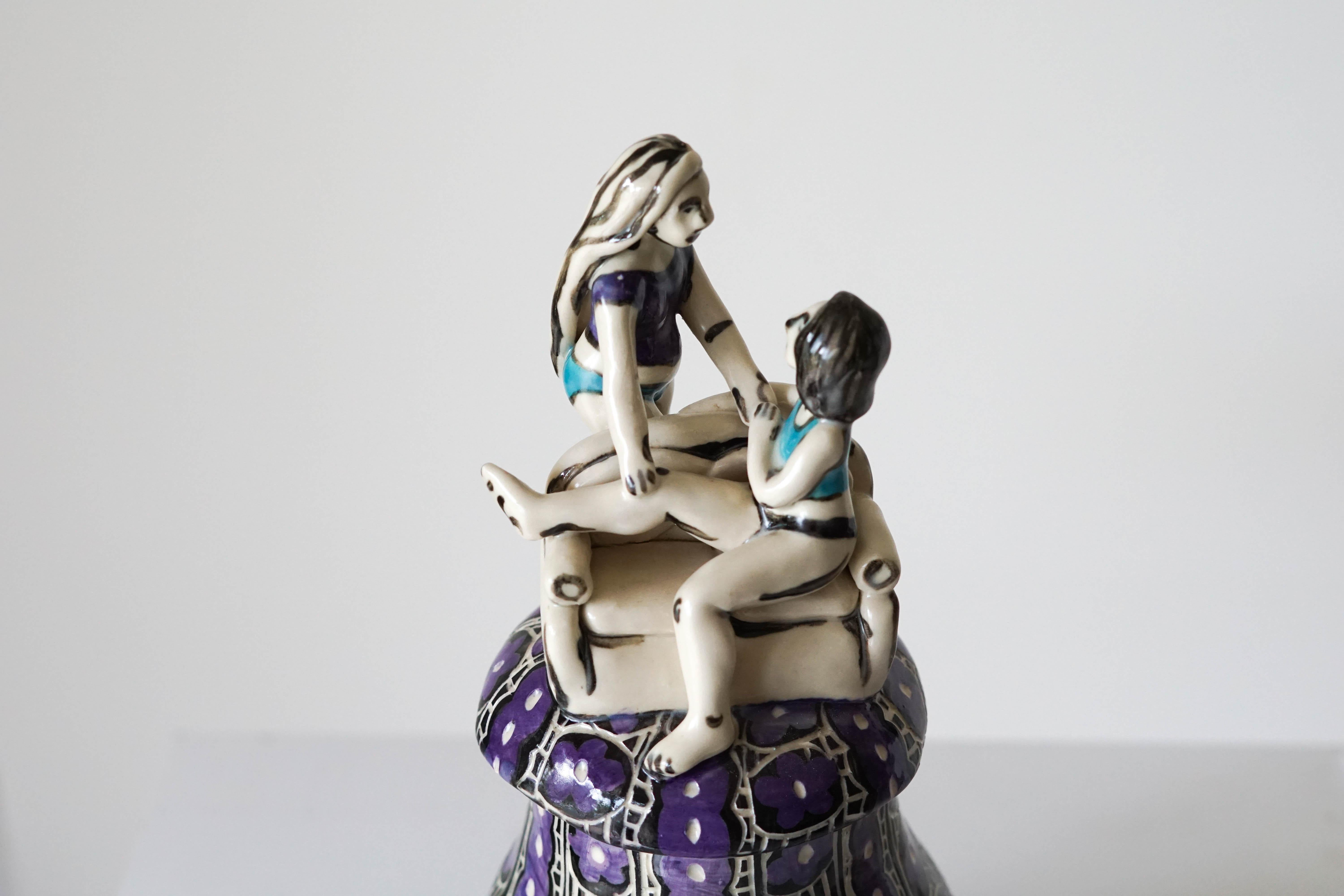 Volviendo a casa, jarra escultórica de porcelana con detalles esgrafiados bajo vidriado. en venta 2