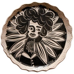 Luz inherente, Retrato, Escultura mural de porcelana tallada.