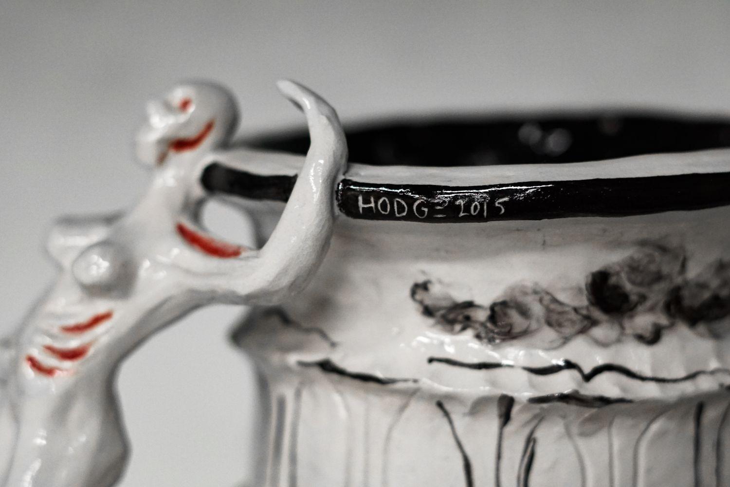 Por supuesto, no fuiste hecha para ser servil, Gran jarrón de porcelana tallada en venta 9