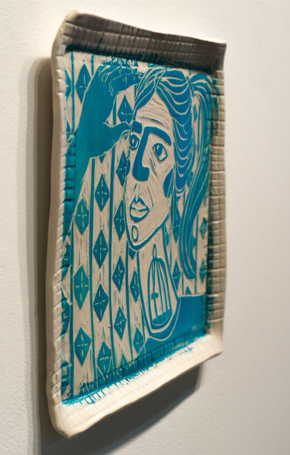 Retrato de las jaulas de traqueteo. Escultura mural de porcelana tallada en venta 1