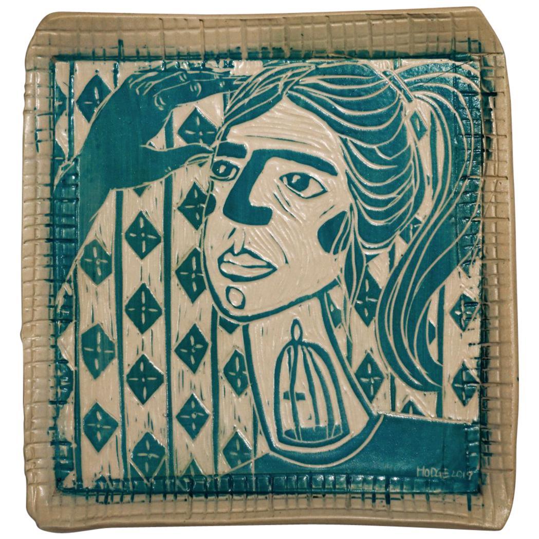 Retrato de las jaulas de traqueteo. Escultura mural de porcelana tallada - Sculpture de Alex Hodge