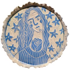 Una rosa como dulce retrato. Escultura mural de porcelana tallada