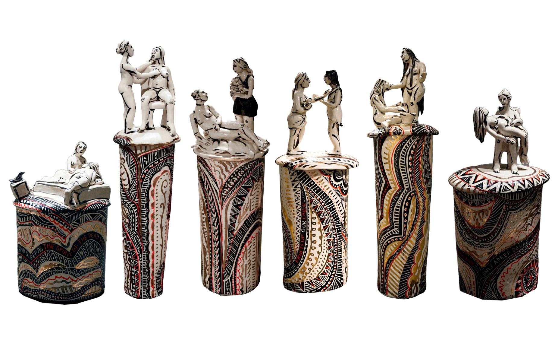 Sechs Skulpturen aus der Serie The In Light of Her, Porzellan mit handbemalten Details – Sculpture von Alex Hodge