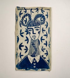 Retrato de la chica de Stairway to Nowhere. Escultura mural de porcelana tallada