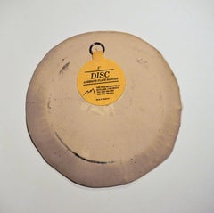 Ritratto di donna in attesa. Scultura da parete in porcellana intagliata