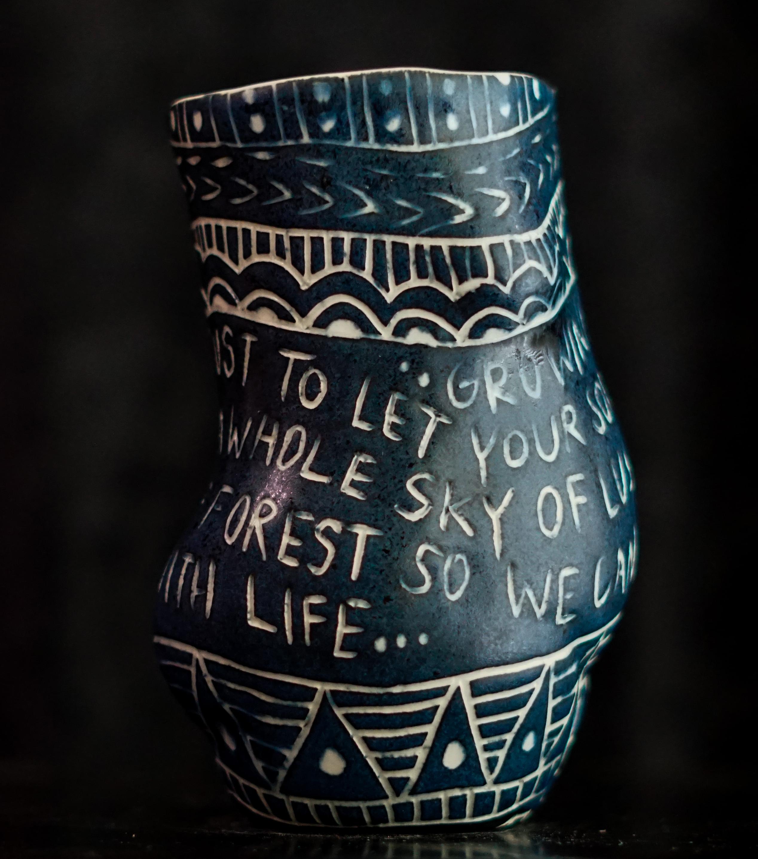 Tu Pintalabios Me Dejó Un Moratón Y Me Creció En La Caja Torácica.. Taza de porcelana en venta 9