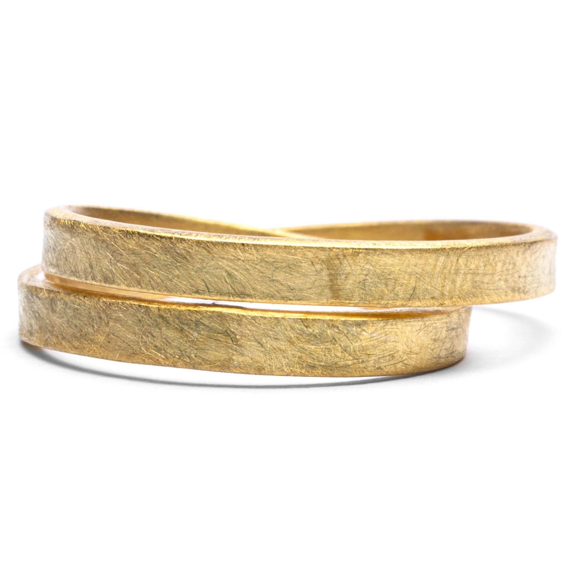 Alex Jona, bague double cercle en or jaune dépoli 18 carats Unisexe en vente
