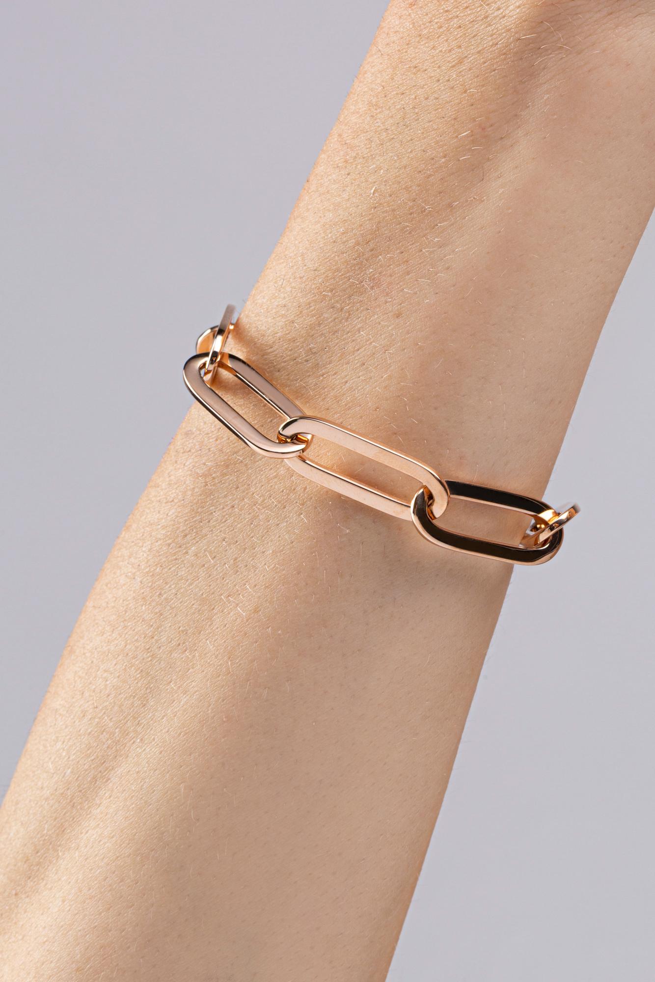 Alex Jona design collection, hand crafted in Italy, 18 karat rose gold 8.27 in. long chain bracelet.

Alex Jona jewels stand out, not only for their special design and for the excellent quality of the gemstones, but also for the careful attention