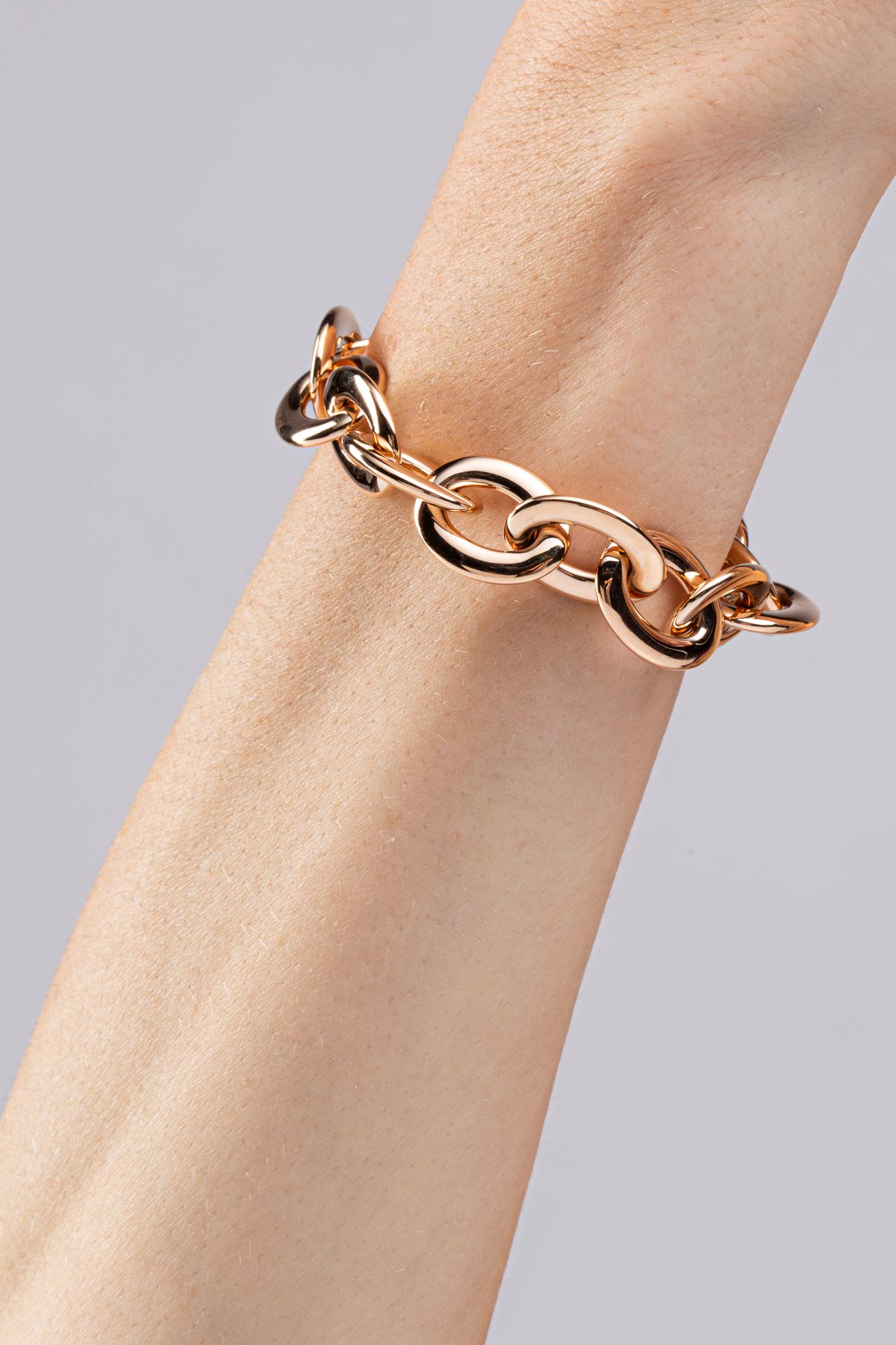 Alex Jona design collection, hand crafted in Italy, 18 karat rose gold chain bracelet.
Dimensions: W 0.65in/16.77mm, D 0.11in/2.81mm, L 7.8in/20cm.
Weight 25.5 gr.

Alex Jona jewels stand out, not only for their special design and for the excellent