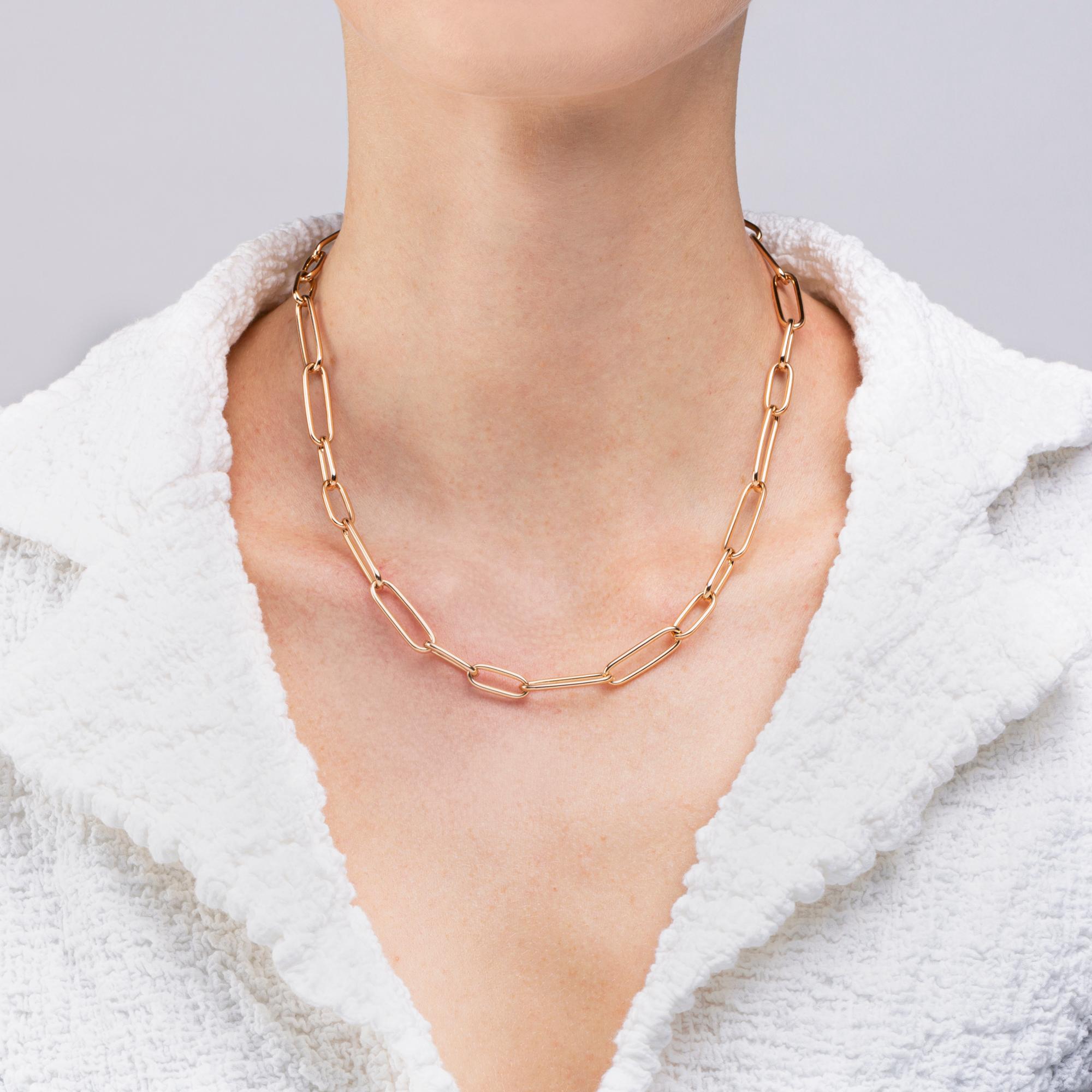 Collection Design/One d'Alex Jona, fait à la main en Italie, or jaune 18 carats, 18 in / 46 cm de long, collier en chaîne à maillons. 

Les bijoux Alex Jona se distinguent, non seulement par leur design particulier et par l'excellente qualité des