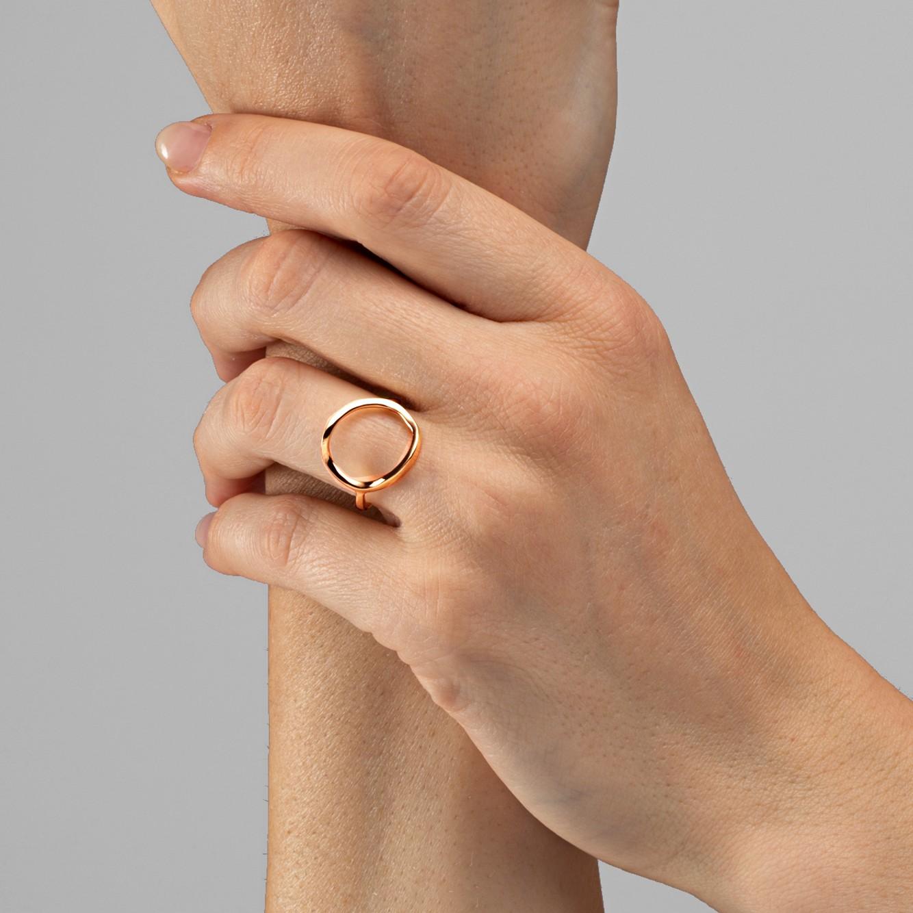 Alex Jona design collection, hand crafted in Italy, open circle hoop ring in 18 karat rose gold. Ring size 6, can be sized.
Alex Jona jewels stand out, not only for their special design and for the excellent quality of the gemstones, but also for