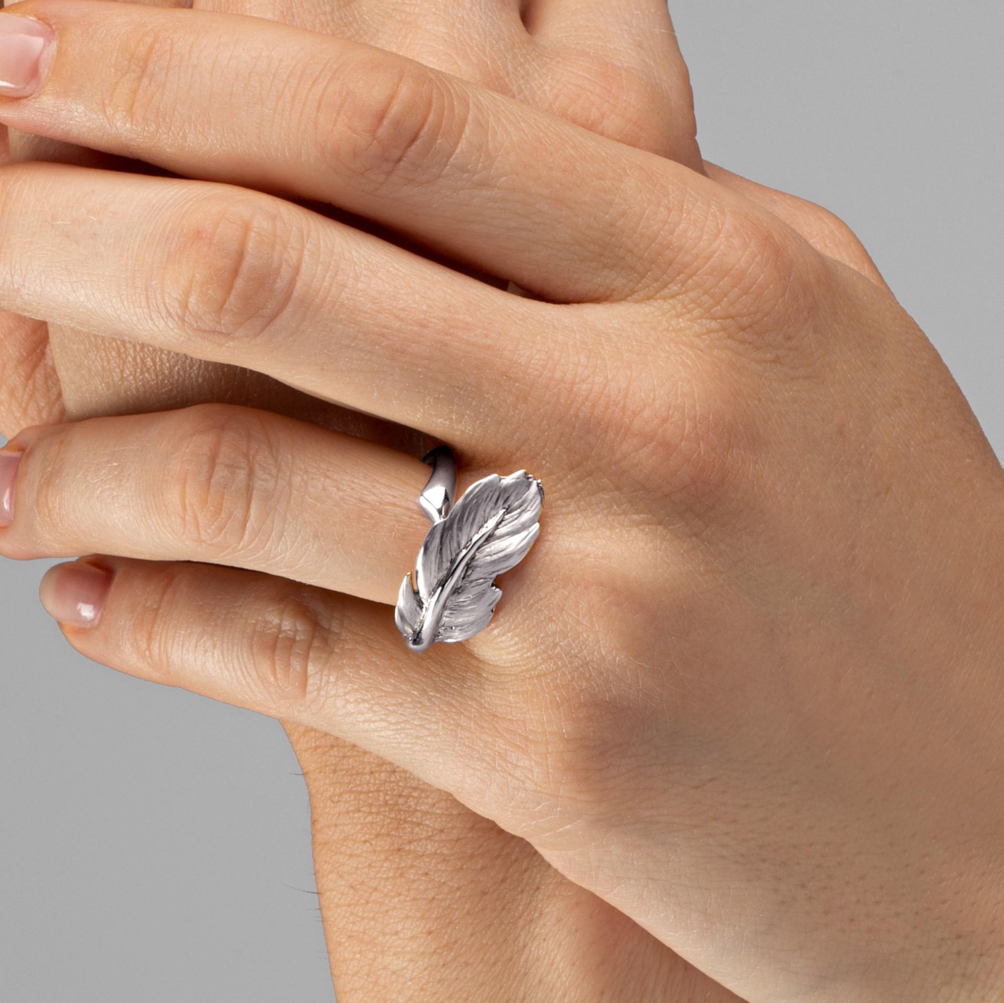 Alex Jona 18 Karat White Gold Feather Ring In New Condition For Sale In Lugano, CH