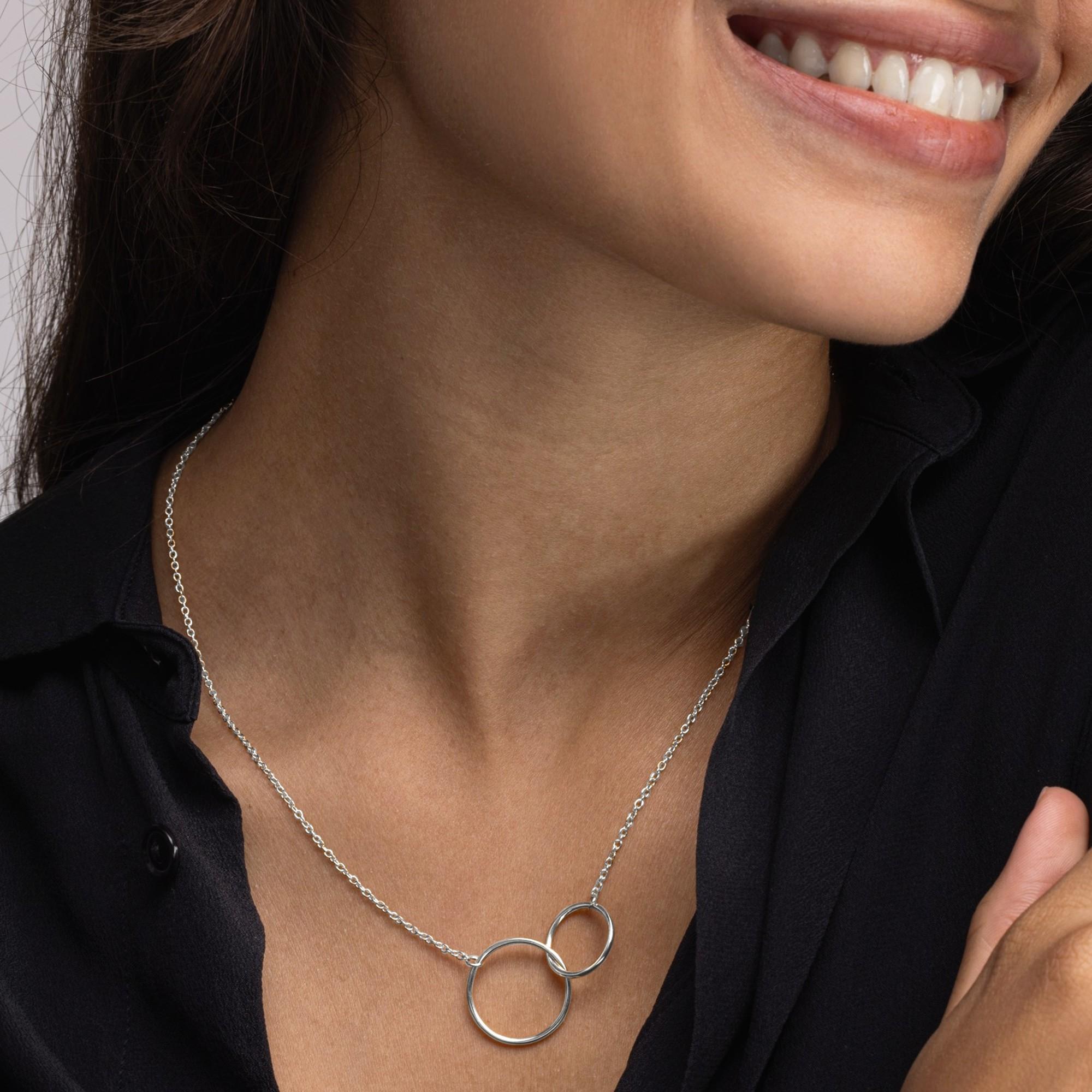 Women's Alex Jona 18 Karat White Gold Interlocking Hoops Chain Necklace For Sale