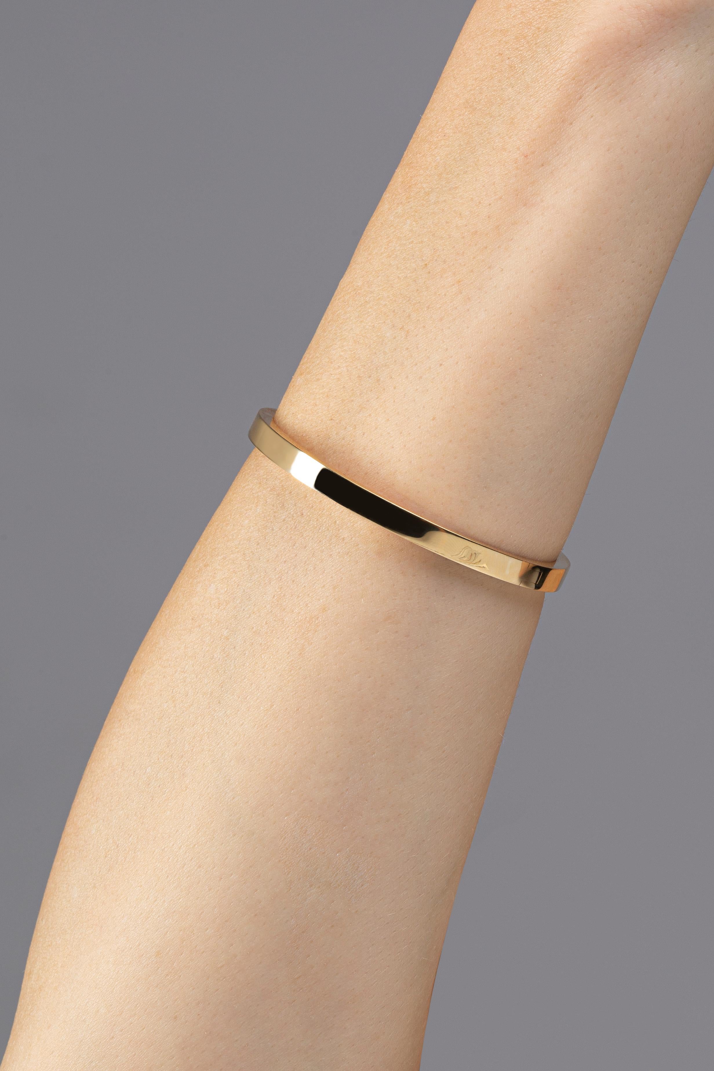 Alex Jona design collection, hand crafted in Italy, 18 karat yellow gold bangle bracelet.
Dimensions: 2.07 in. H x 2.53 in. W x 0.18 in. D  -  52 mm. H x 64 mm. W x 5 mm. D

Alex Jona jewels stand out, not only for their special design and for the