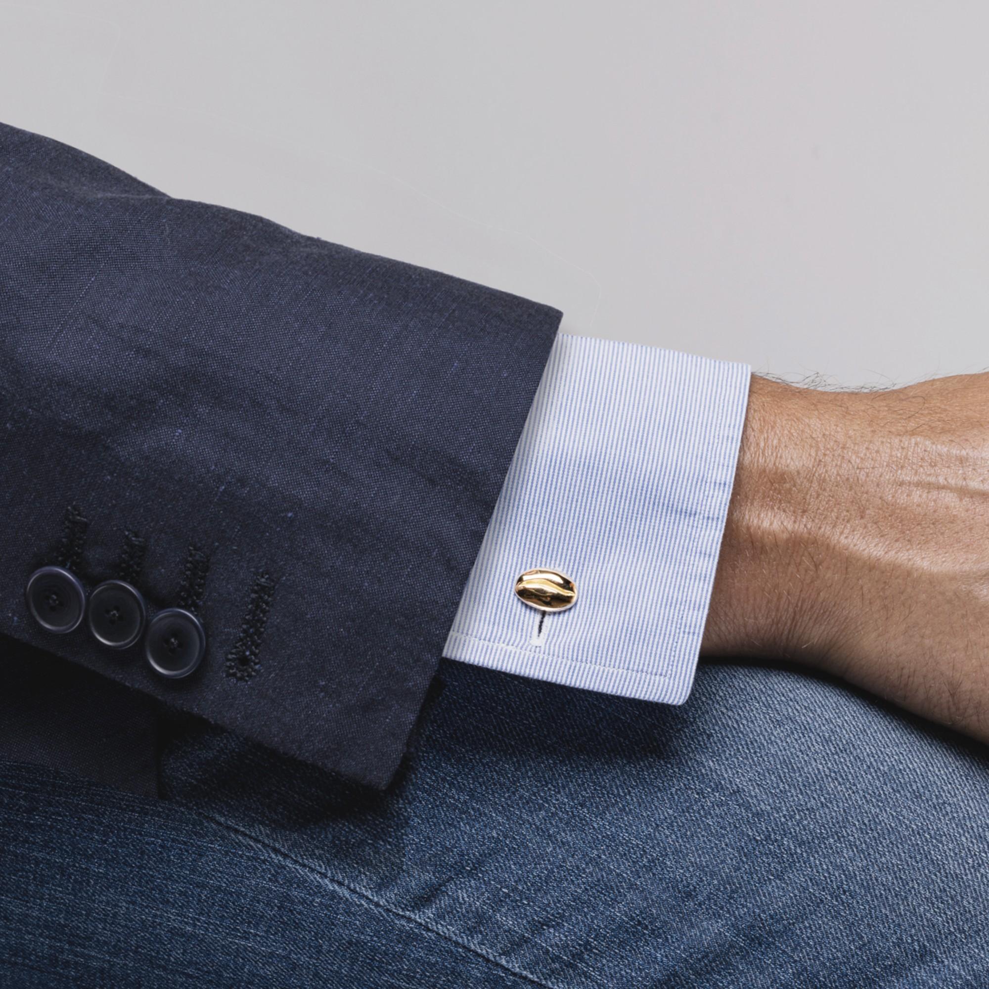 Alex Jona design collection, handcrafted in Italy, coffee bean cufflinks in 18 karat yellow gold. Marked Alex Jona 925.
Alex Jona cufflinks stand out, not only for their special design and for the excellent quality, but also for the careful