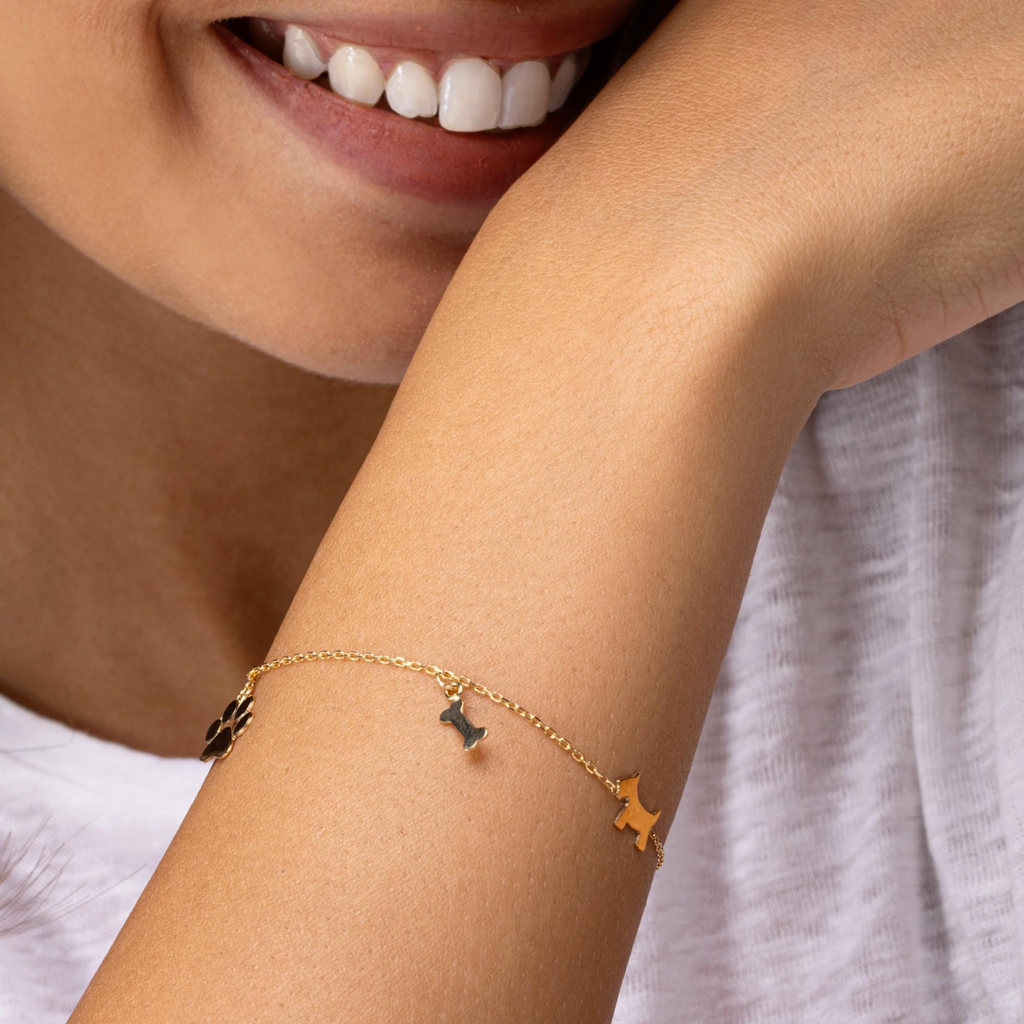 Alex Jona, bracelet breloque pendentif amoureux de chiens en or jaune 18 carats Pour femmes en vente