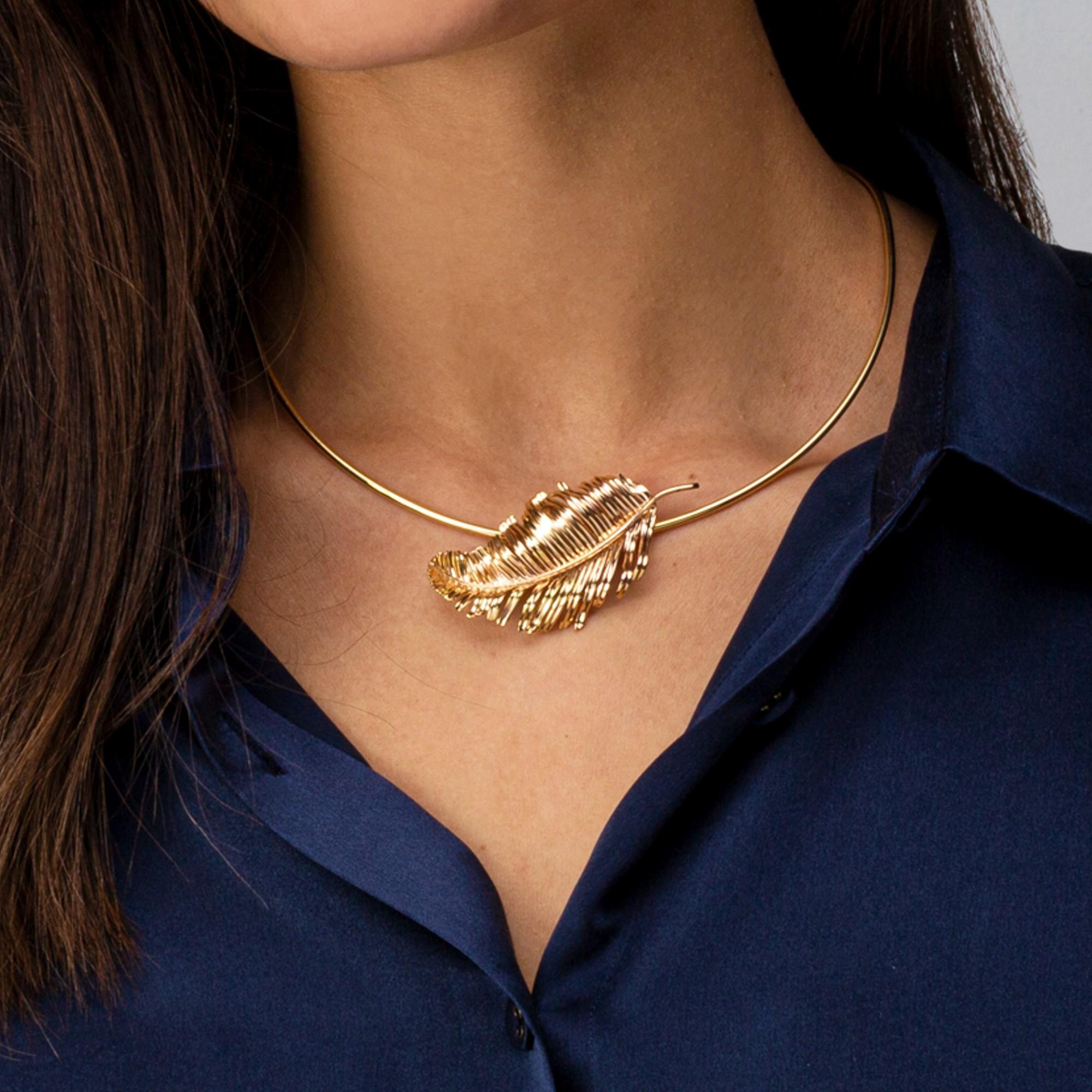 Chocker-Halskette mit Federanhänger von Jona aus 18 Karat Gelbgold für Damen oder Herren im Angebot